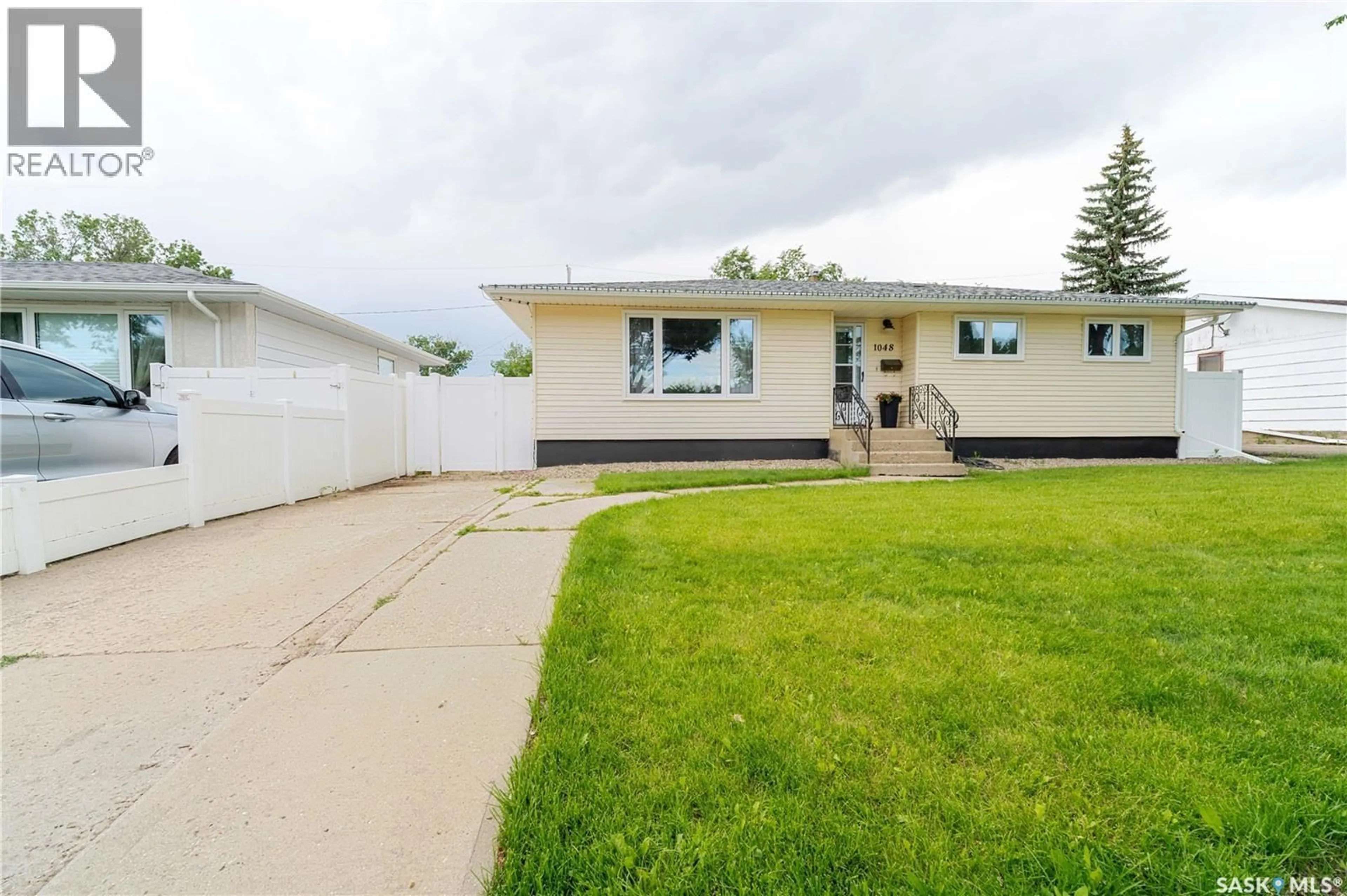 Home with vinyl exterior material, street for 1048 11TH AVENUE, Moose Jaw Saskatchewan S6H4L5