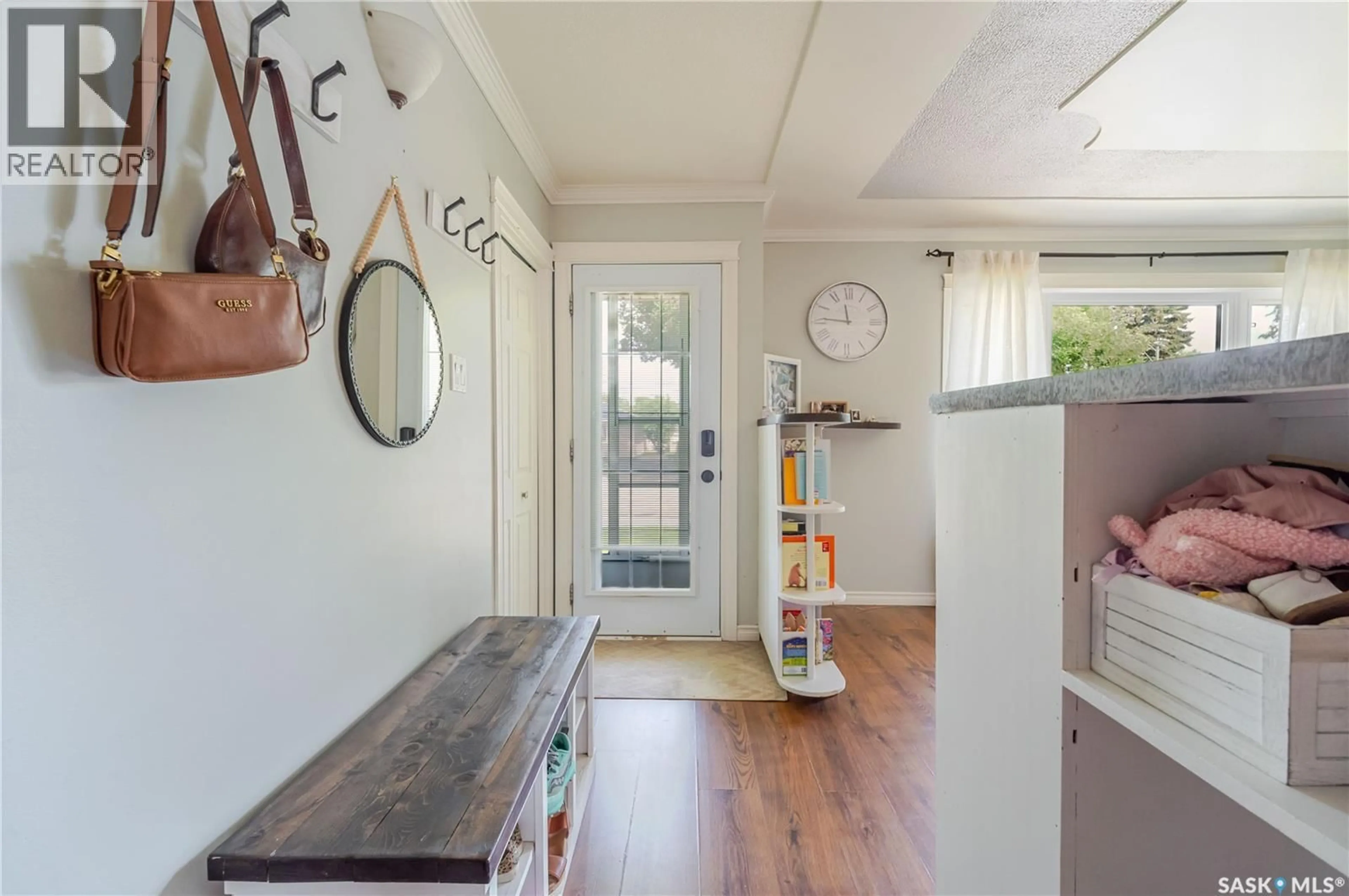 Indoor entryway for 1048 11TH AVENUE, Moose Jaw Saskatchewan S6H4L5