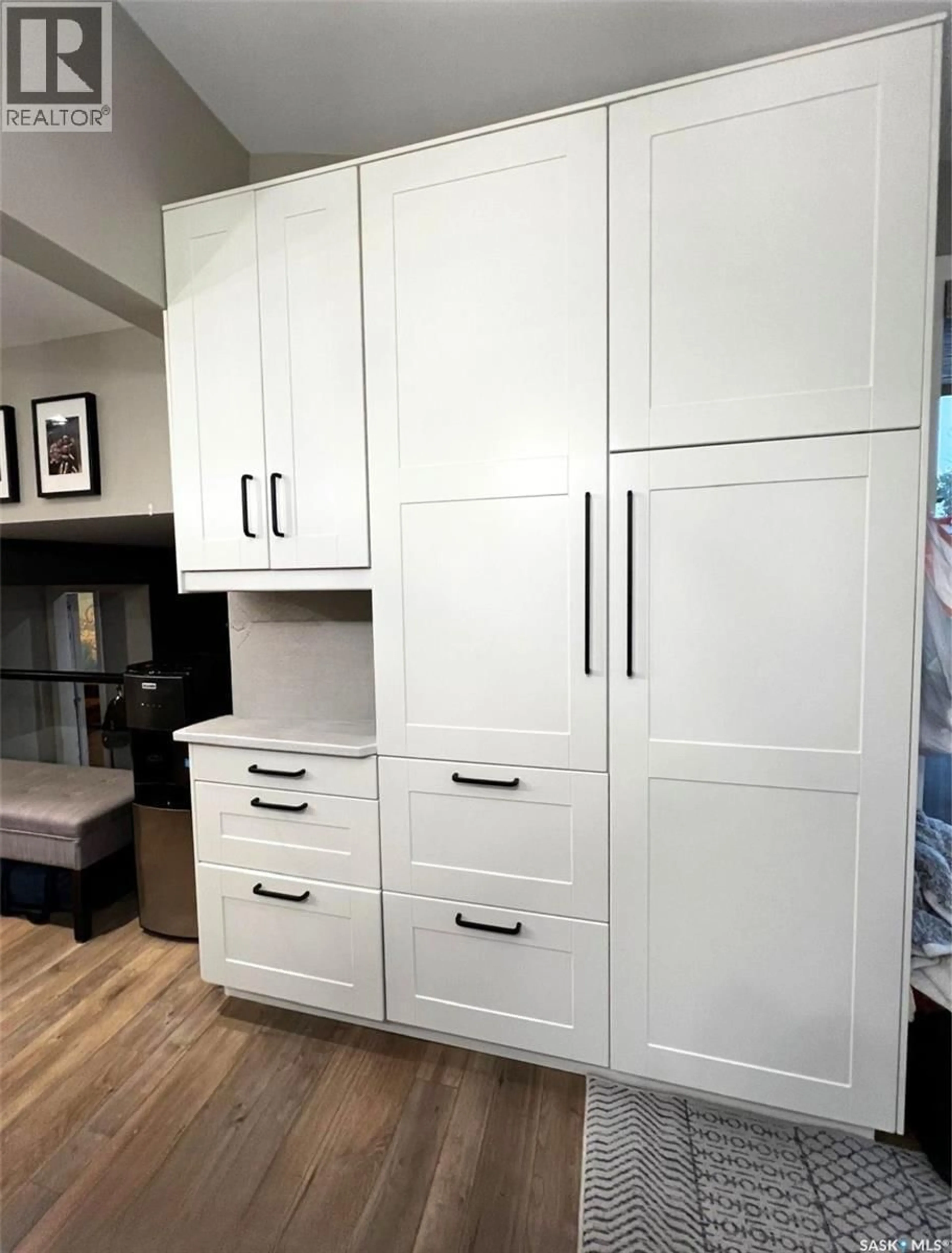 Contemporary kitchen, unknown for 338 BATTLEFORD TRAIL, Swift Current Saskatchewan S9H4A3
