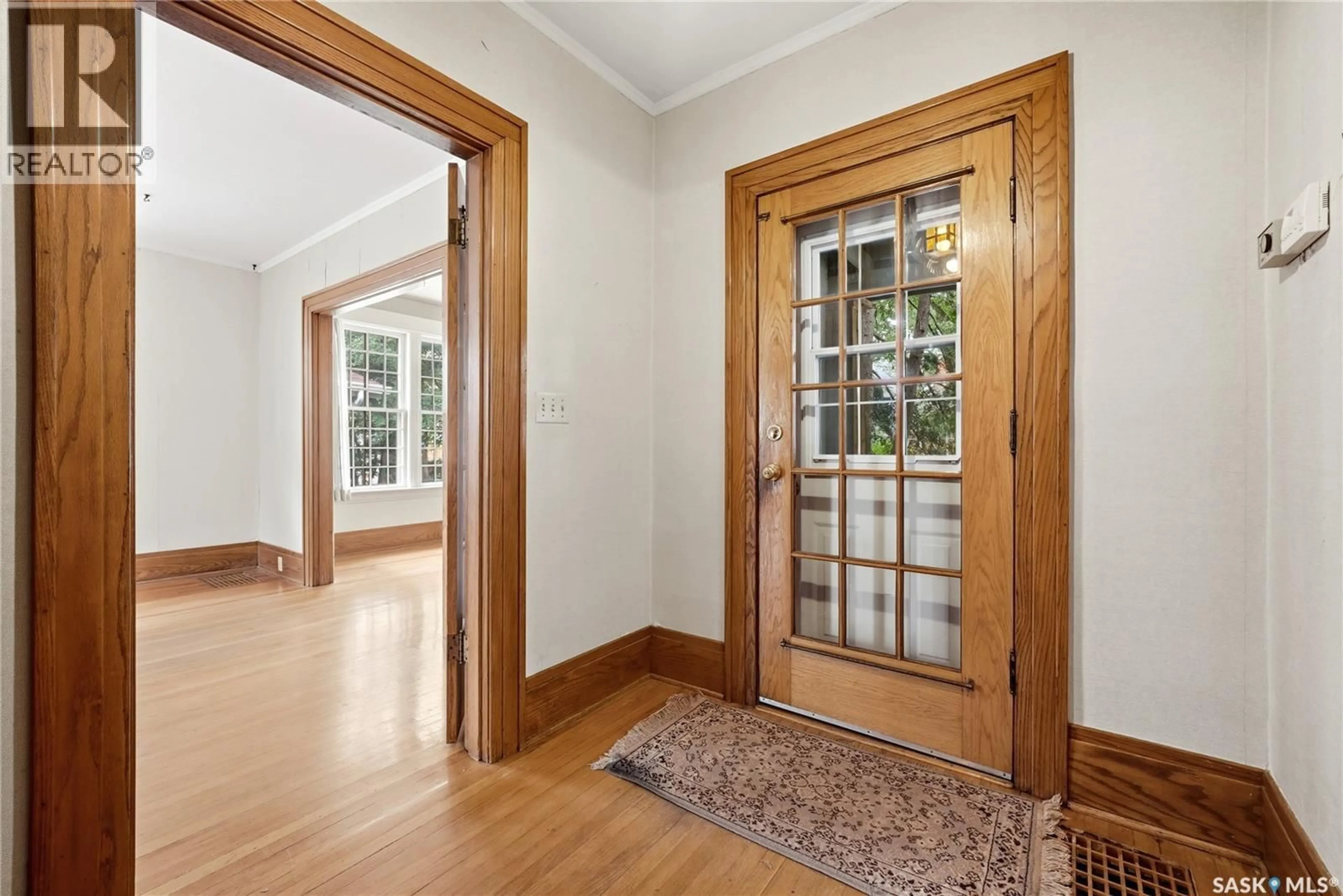 Indoor foyer for 21 ANGUS CRESCENT, Regina Saskatchewan S4T6N1
