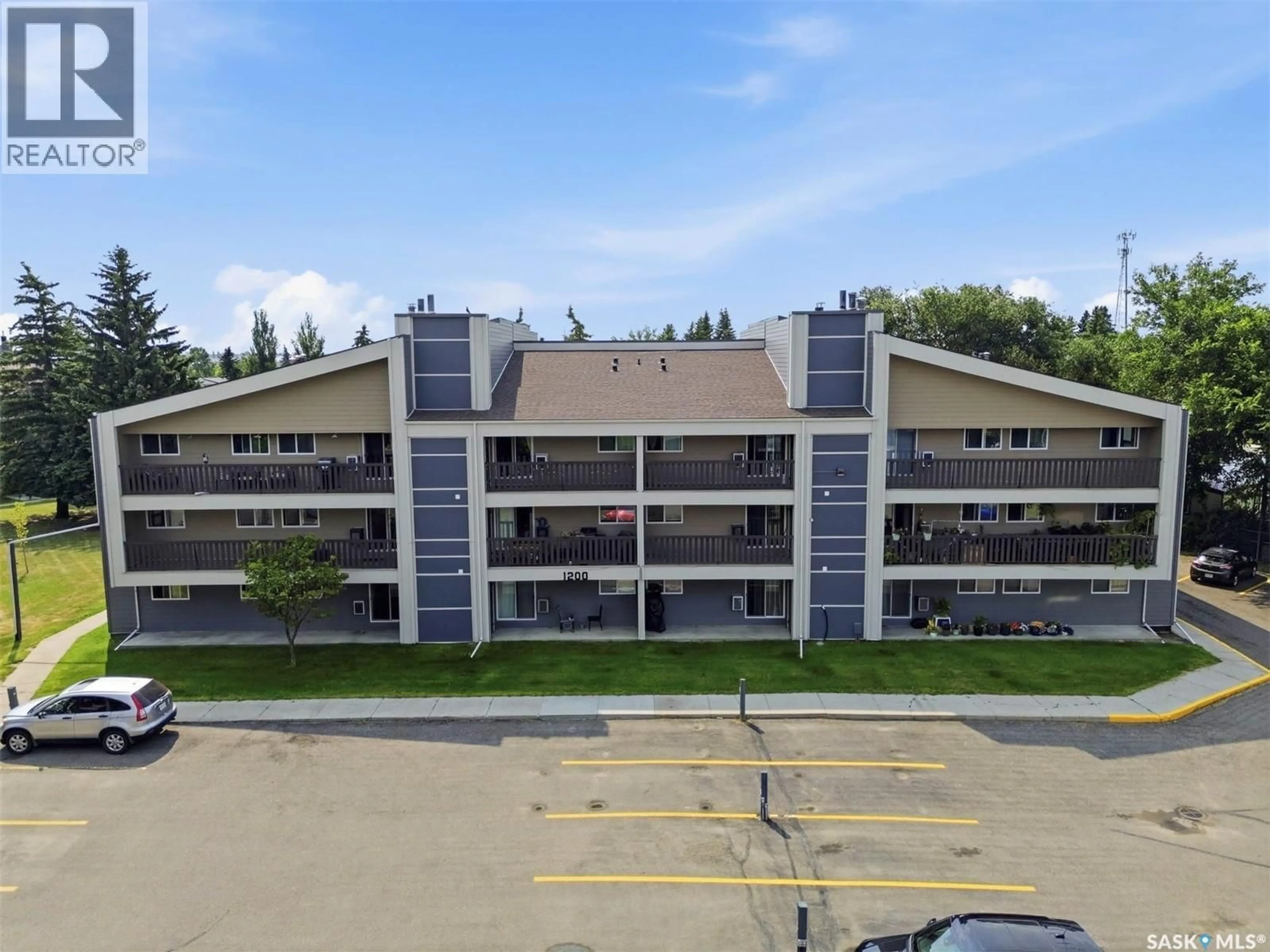A pic from outside/outdoor area/front of a property/back of a property/a pic from drone, building for 1233 425 115TH STREET E, Saskatoon Saskatchewan S7N2E5