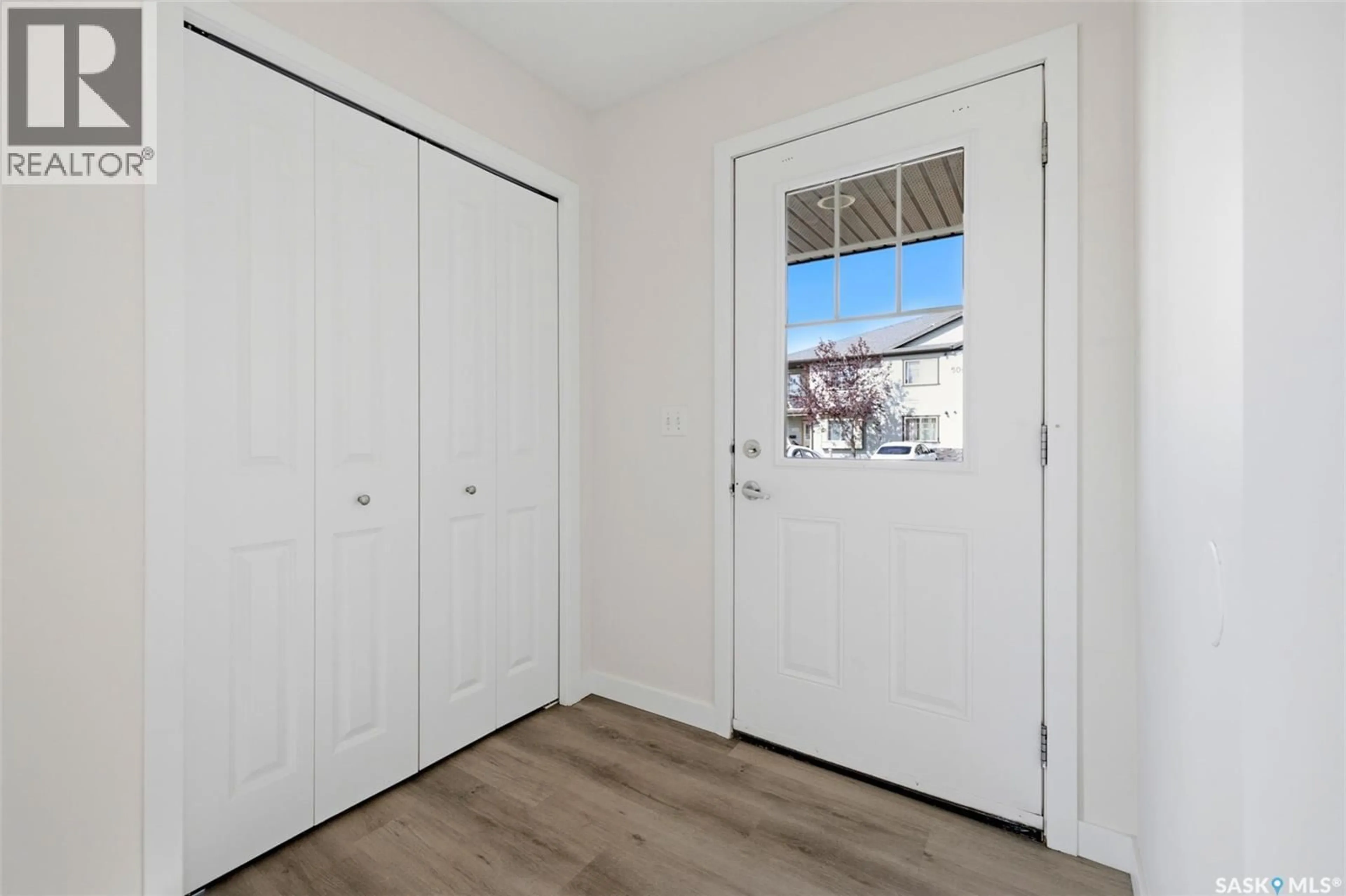 Indoor entryway for 115 - 5055 JAMES HILL ROAD, Regina Saskatchewan S4W0B9