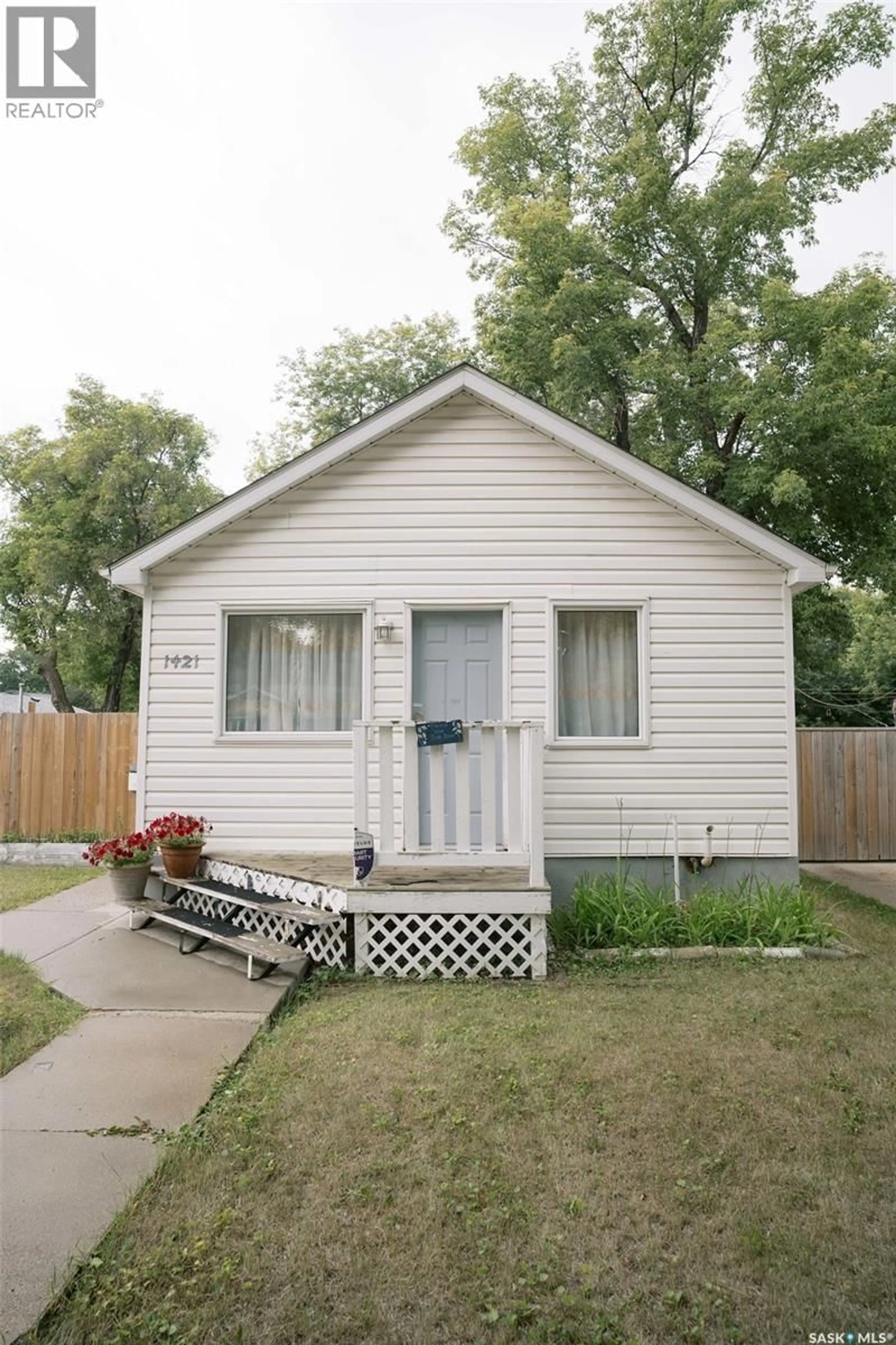 Home with vinyl exterior material, street for 1421 H AVENUE, Saskatoon Saskatchewan S7L2E5