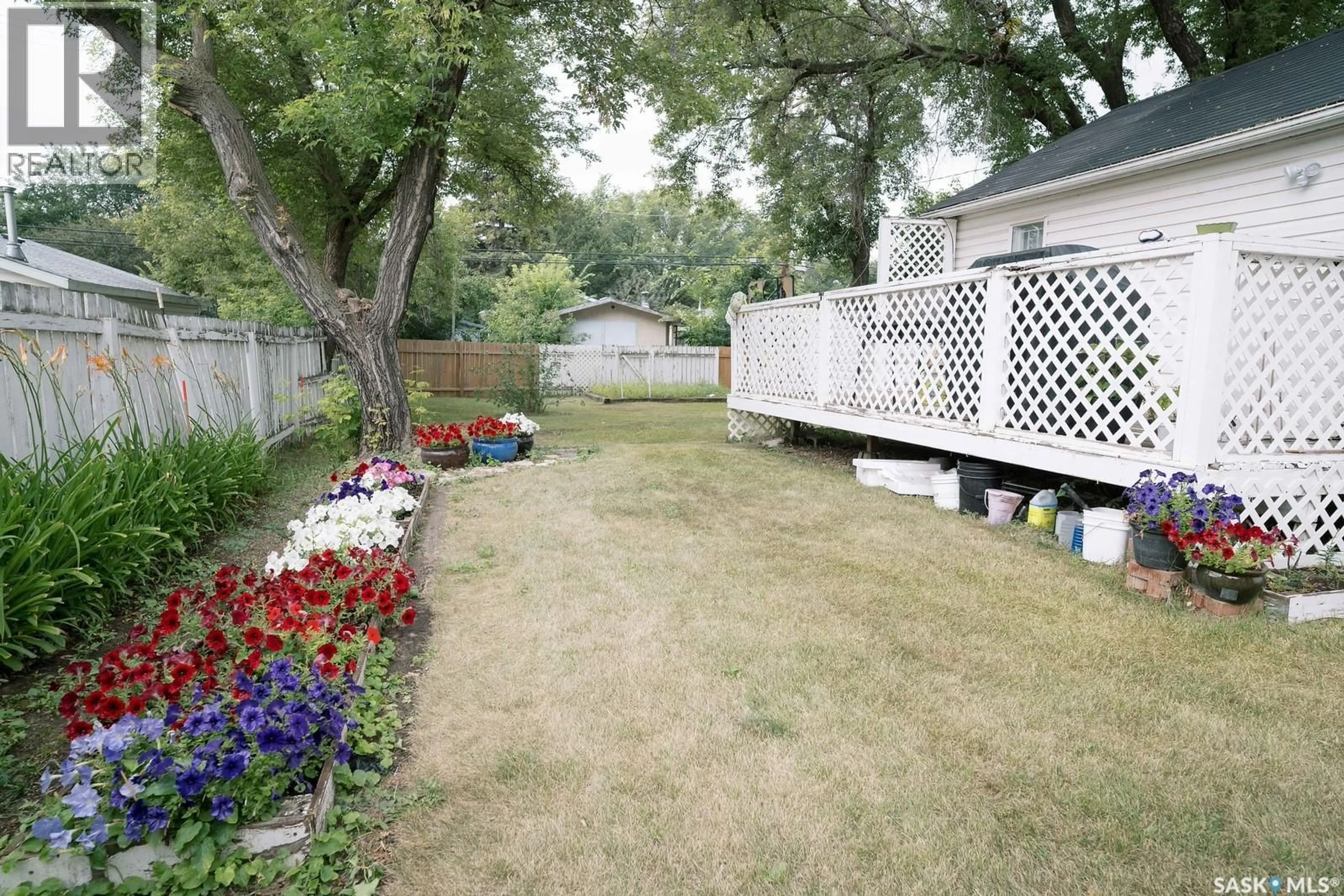 Patio, unknown for 1421 H AVENUE, Saskatoon Saskatchewan S7L2E5