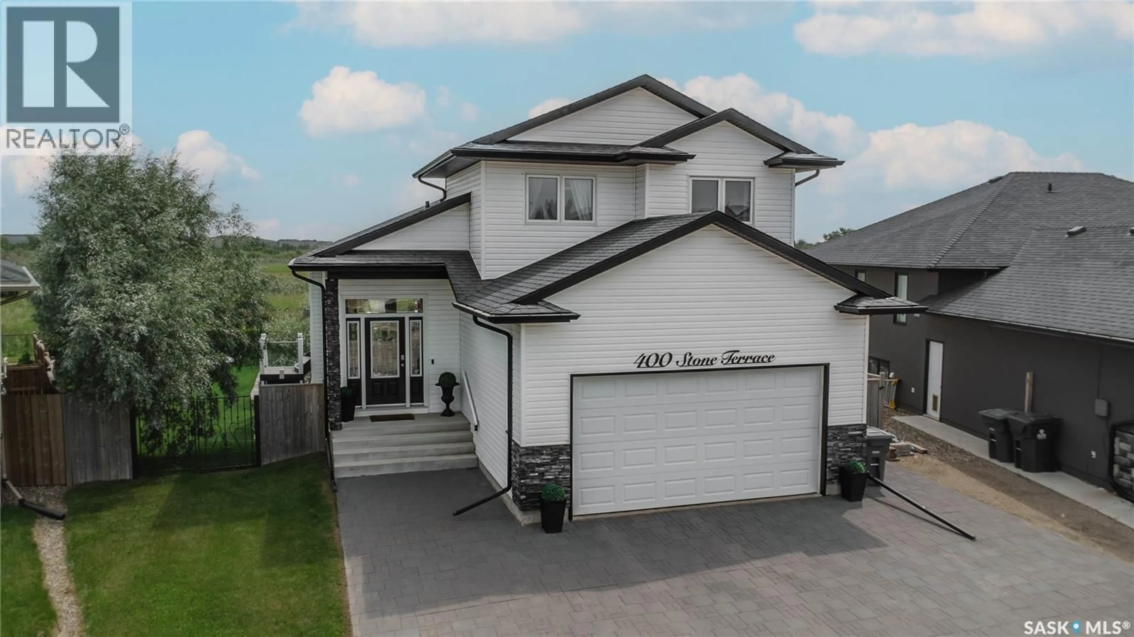 Home with vinyl exterior material, street for 400 STONE TERRACE, Martensville Saskatchewan S0K0A2