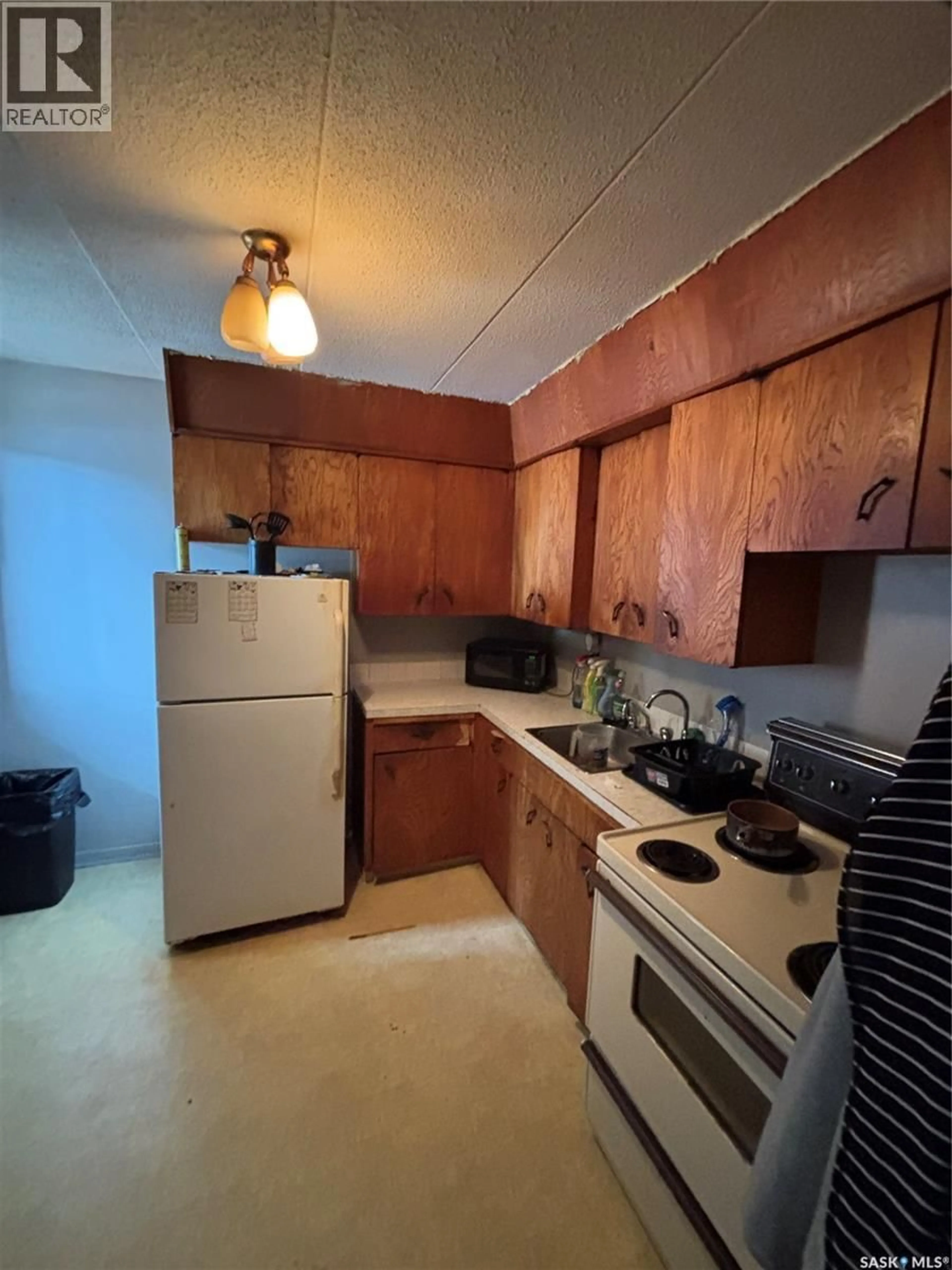 Standard kitchen, unknown for 5th N - 1 2620 AVENUE, Regina Saskatchewan S4R5E5