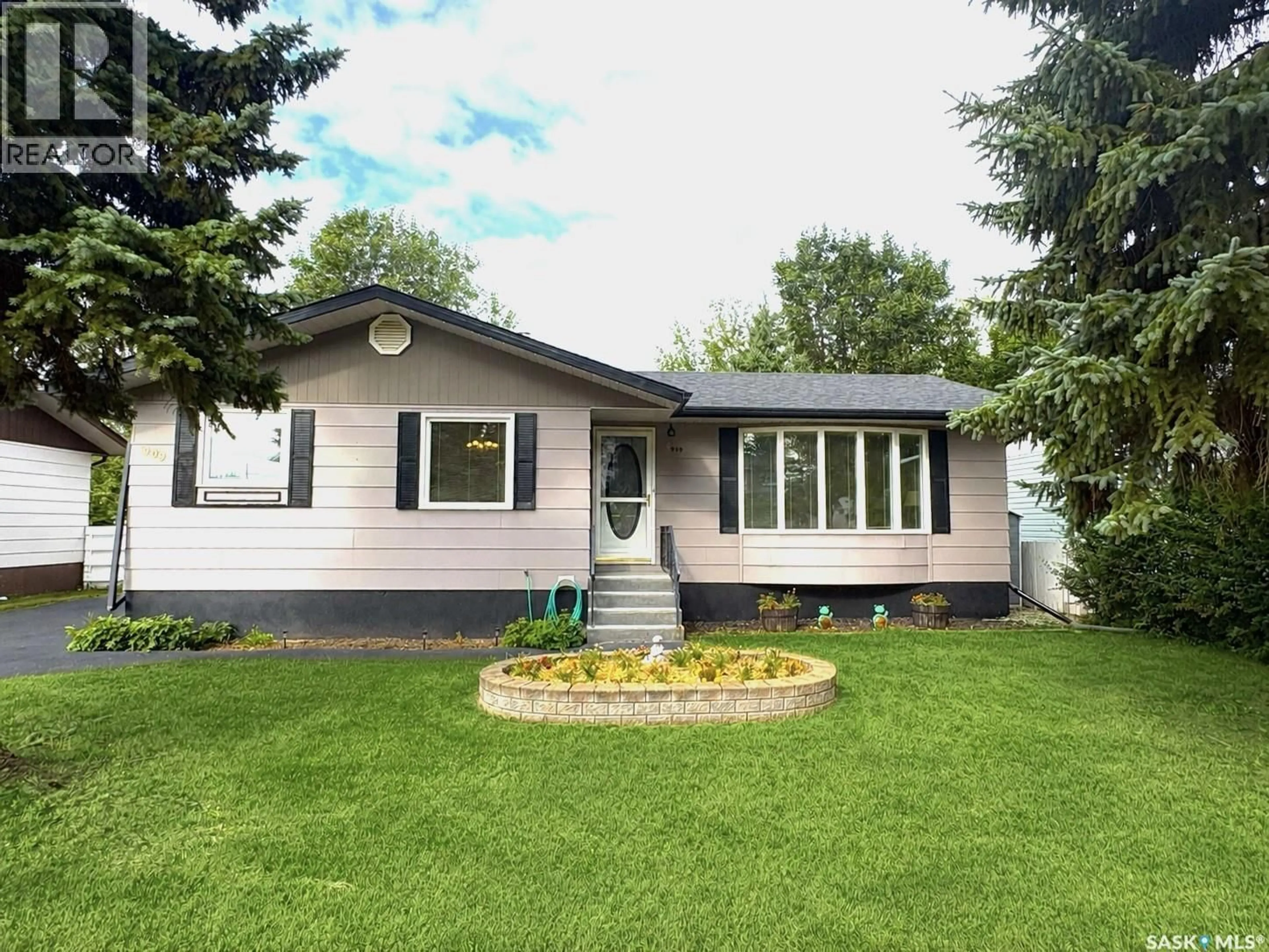 Home with vinyl exterior material, street for 909 14TH STREET, Humboldt Saskatchewan S0K2A0
