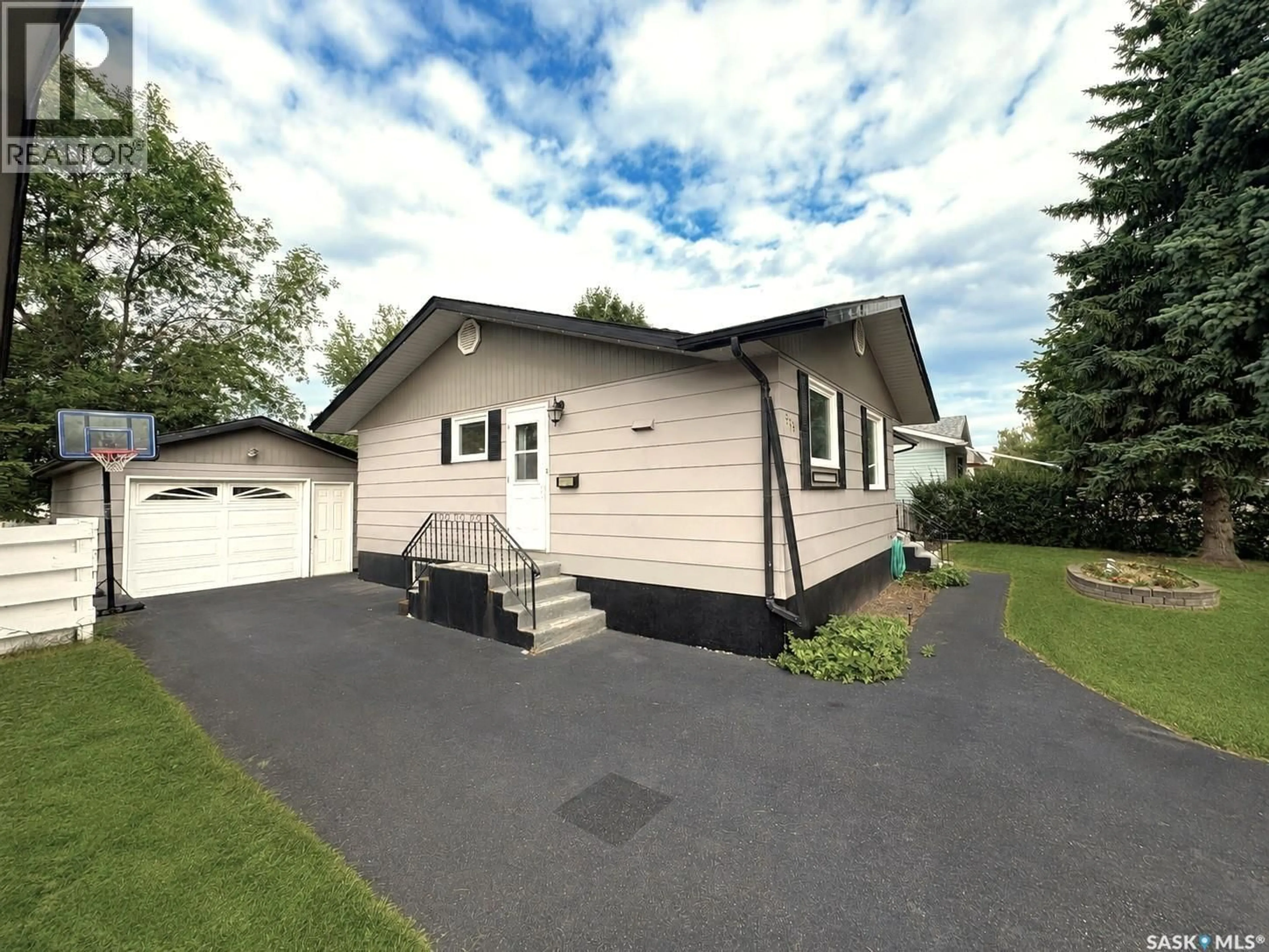 Home with vinyl exterior material, street for 909 14TH STREET, Humboldt Saskatchewan S0K2A0