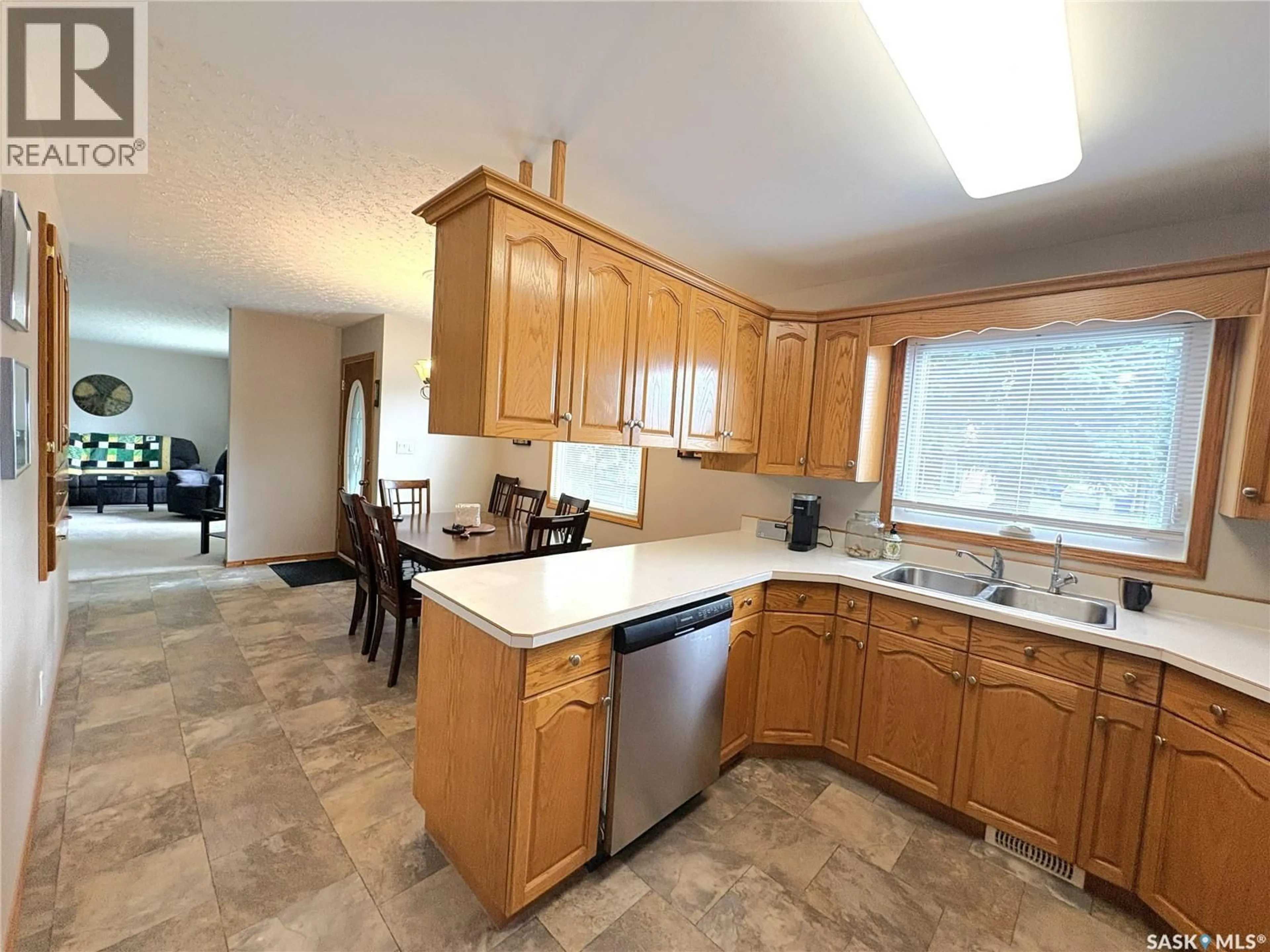 Open concept kitchen, unknown for 909 14TH STREET, Humboldt Saskatchewan S0K2A0