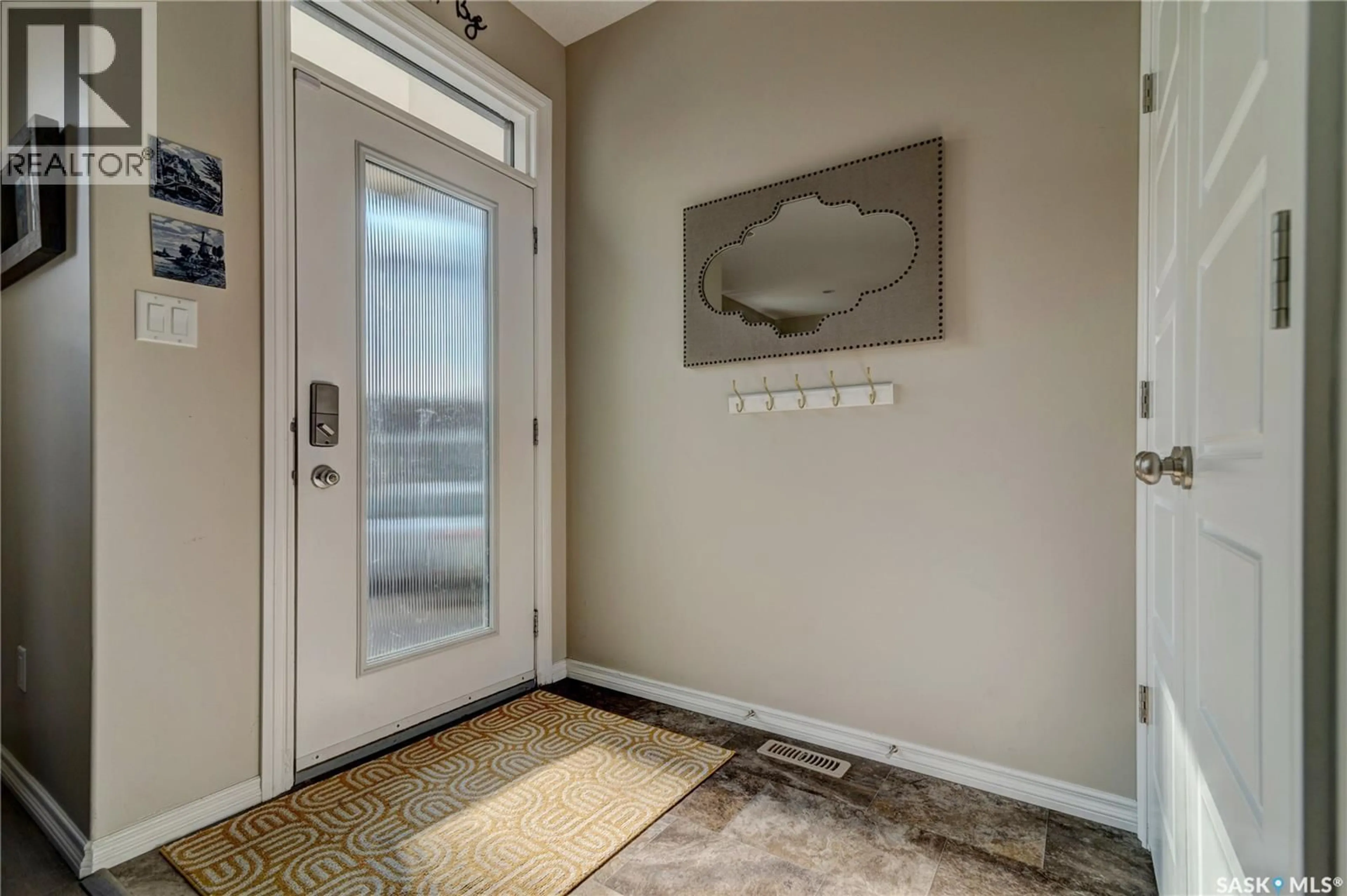 Indoor entryway for 137 3229 ELGAARD DRIVE, Regina Saskatchewan S4X0L2