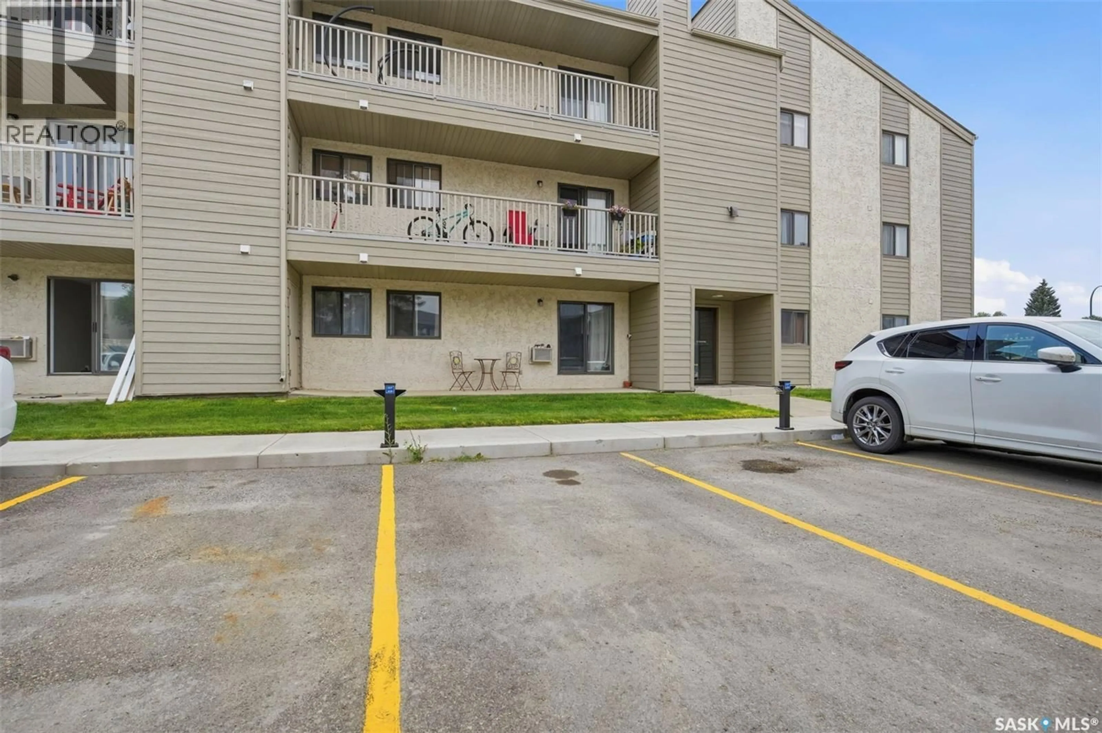 Patio, street for 308 - 203 TAIT PLACE, Saskatoon Saskatchewan S7H5L7