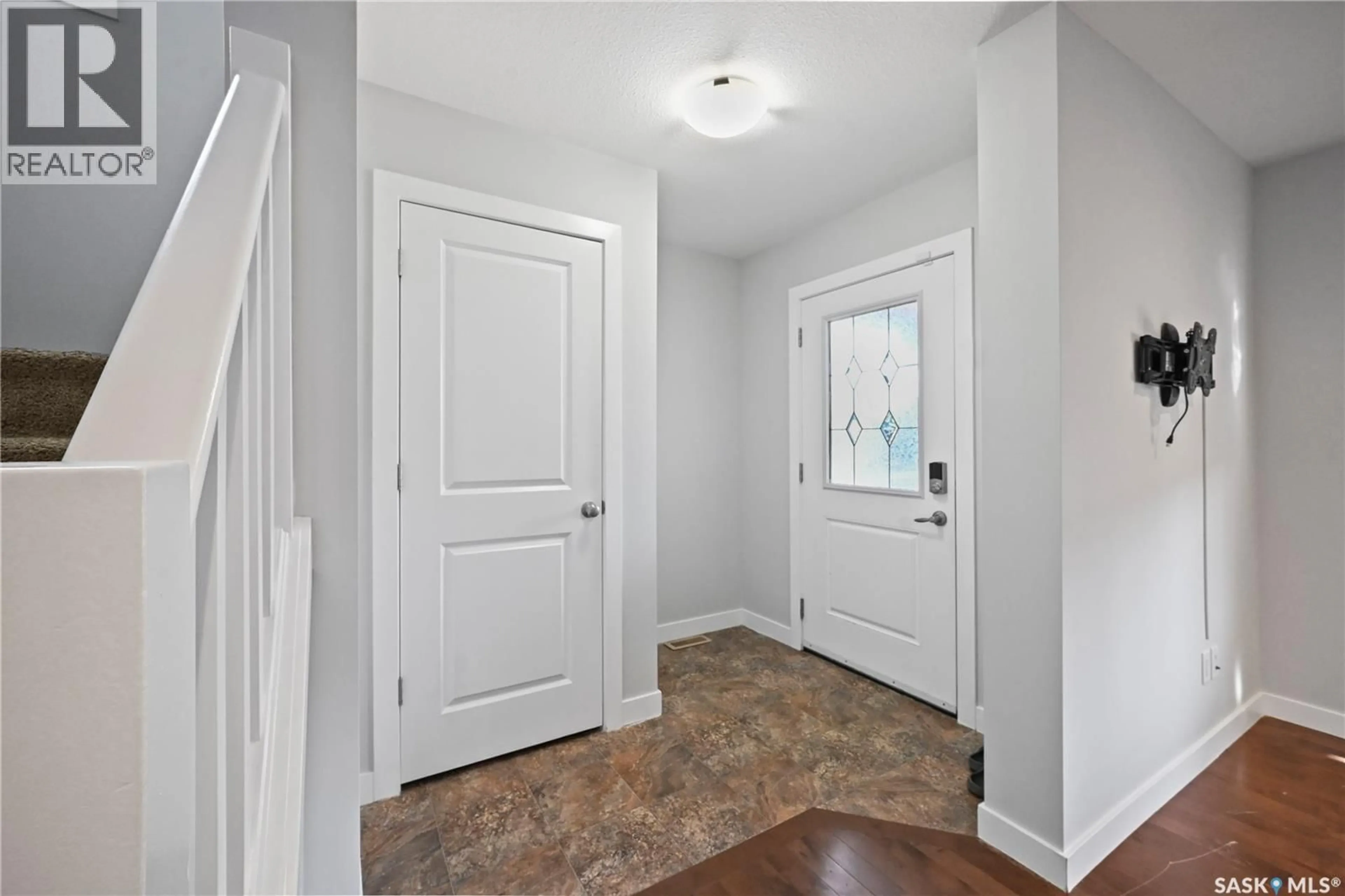 Indoor entryway for 5234 CAMPLING AVENUE, Regina Saskatchewan S4W0L8