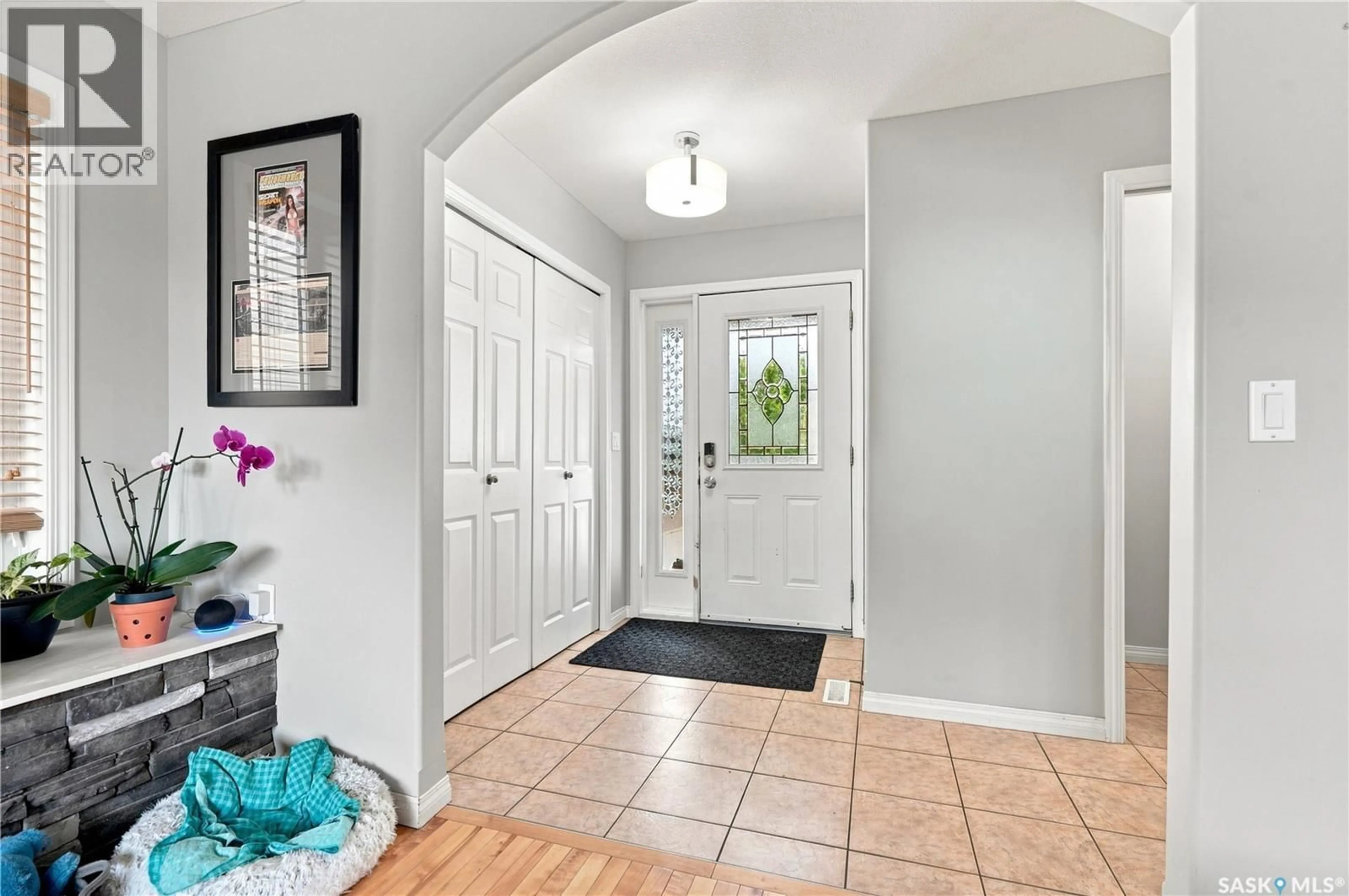 Indoor entryway for 3010 37TH STREET, Saskatoon Saskatchewan S7L7H9