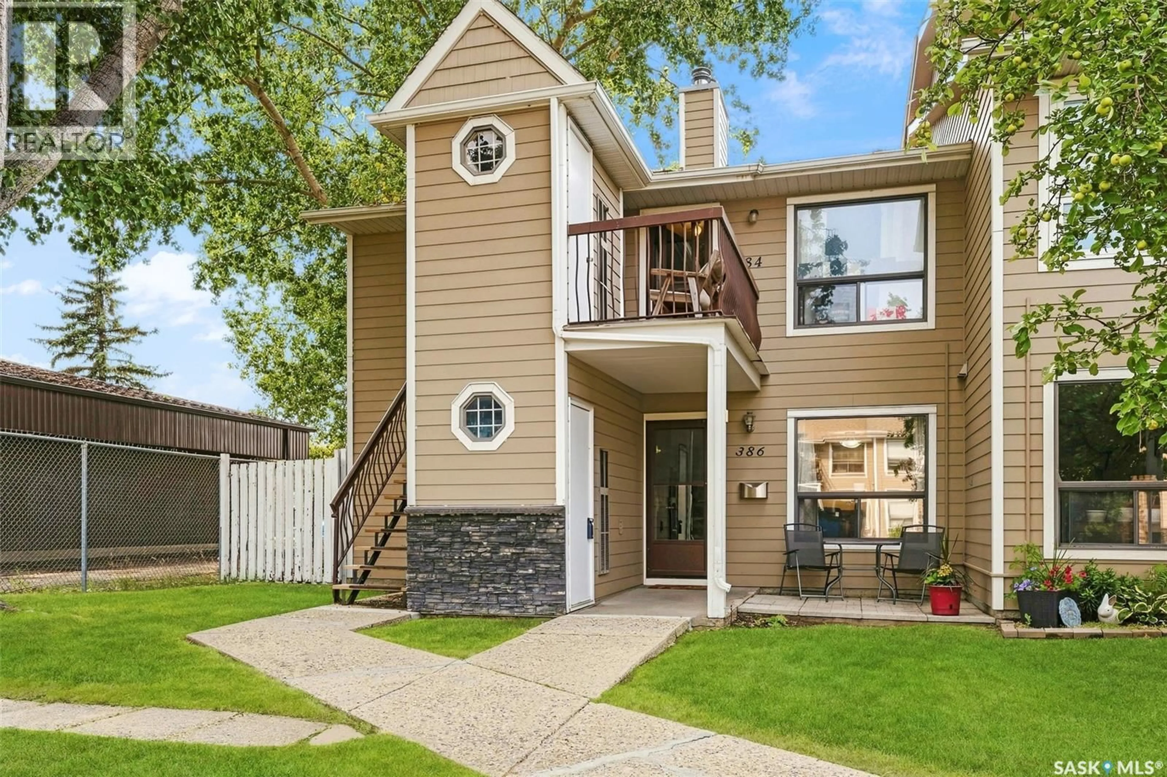 Home with vinyl exterior material, street for 386 CEDAR MEADOW DRIVE, Regina Saskatchewan S4X3J5
