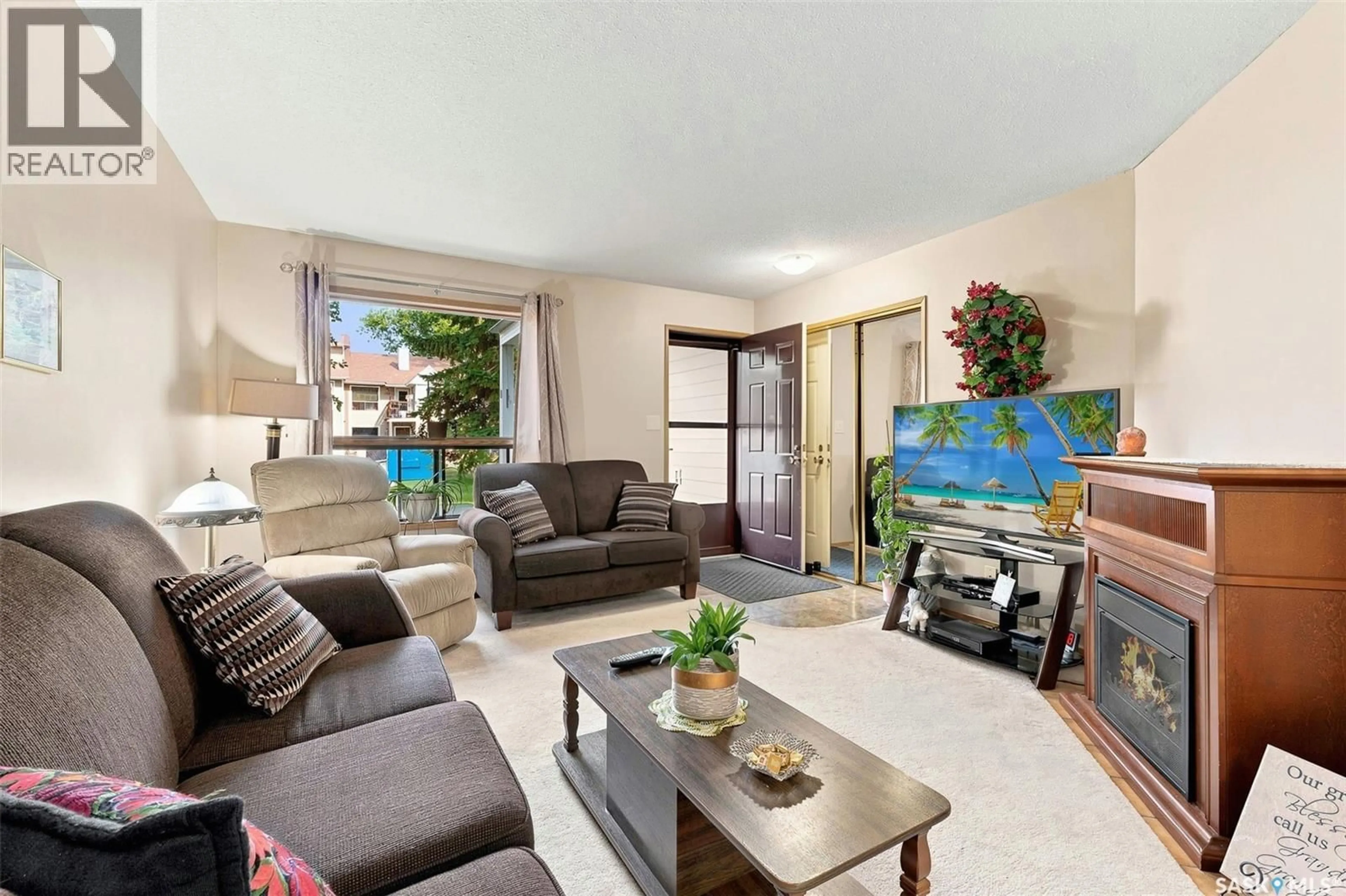 Living room with furniture, unknown for 386 CEDAR MEADOW DRIVE, Regina Saskatchewan S4X3J5
