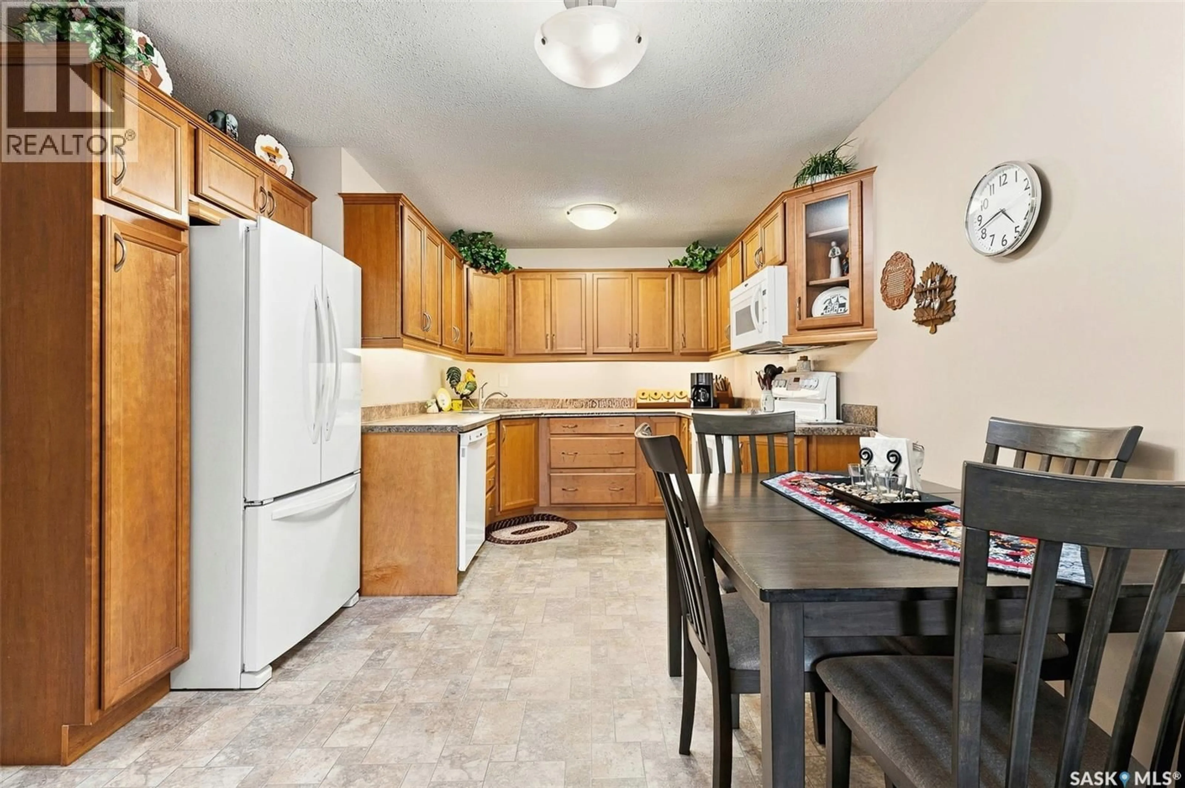 Standard kitchen, ceramic/tile floor for 386 CEDAR MEADOW DRIVE, Regina Saskatchewan S4X3J5