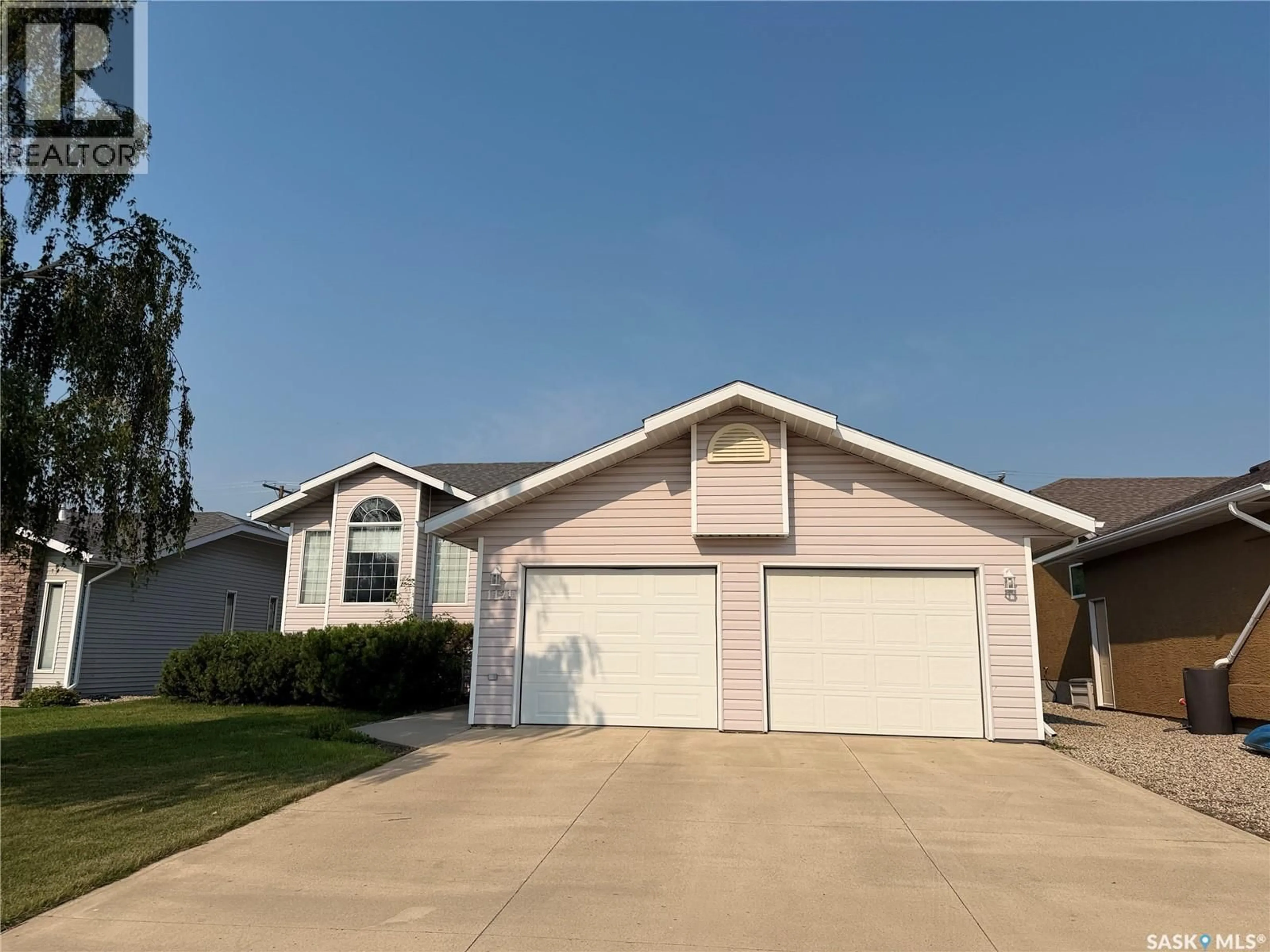 Home with vinyl exterior material, street for 1121 21ST STREET, Humboldt Saskatchewan S0K2A0