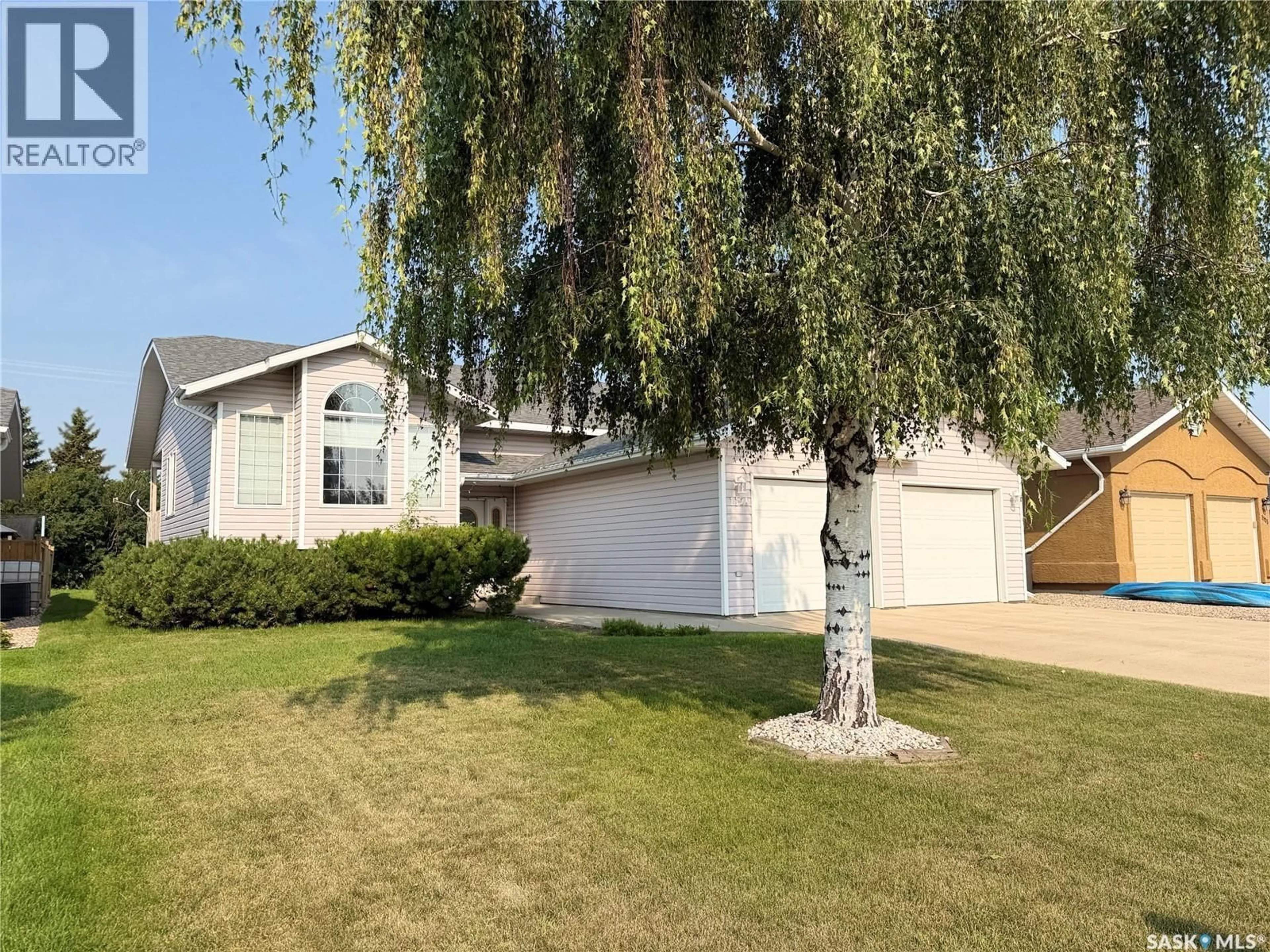 Home with vinyl exterior material, street for 1121 21ST STREET, Humboldt Saskatchewan S0K2A0