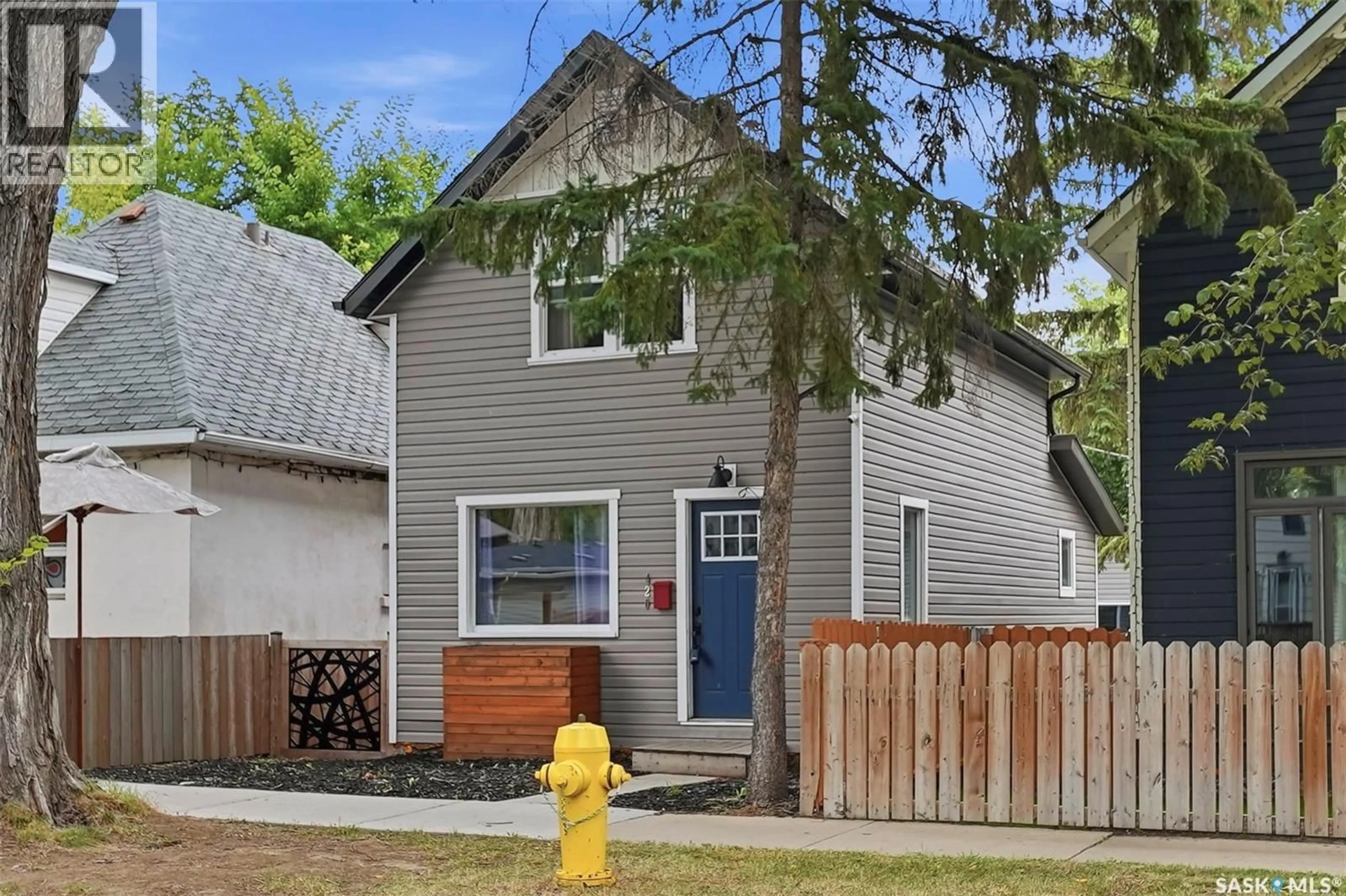 Home with vinyl exterior material, street for 420 I AVENUE, Saskatoon Saskatchewan S7M1Y4