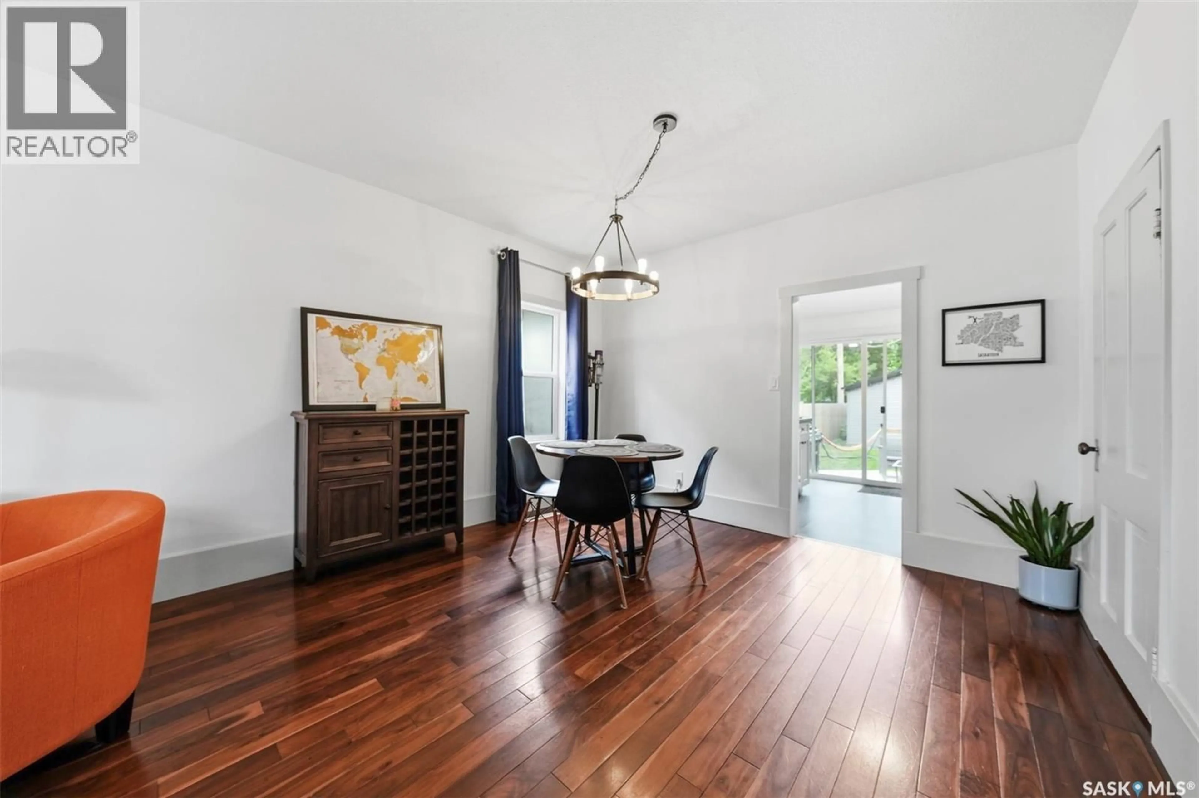 Dining room, wood/laminate floor for 420 I AVENUE, Saskatoon Saskatchewan S7M1Y4