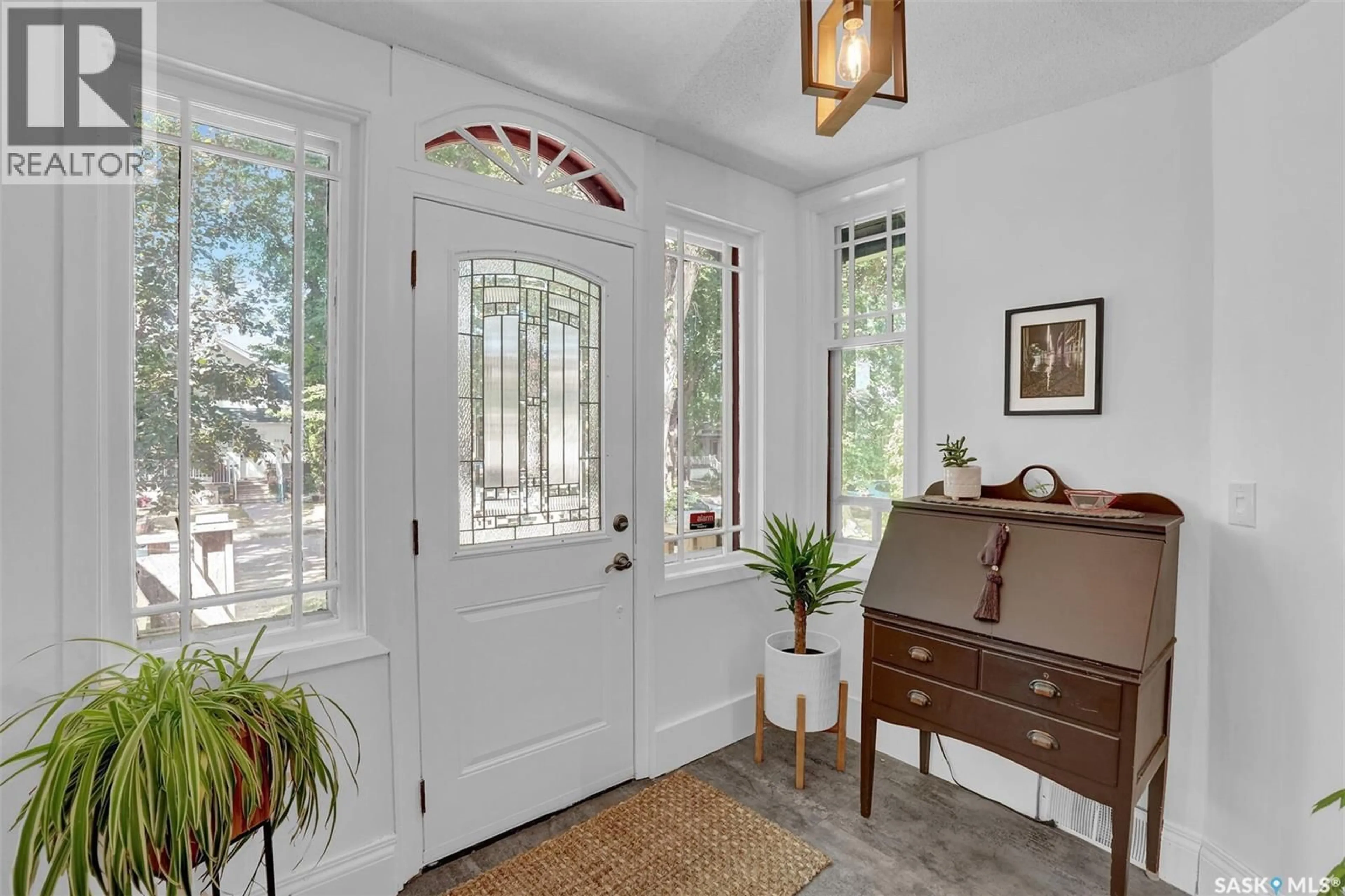 Indoor entryway for 2067 MONTAGUE STREET, Regina Saskatchewan S4T3J7