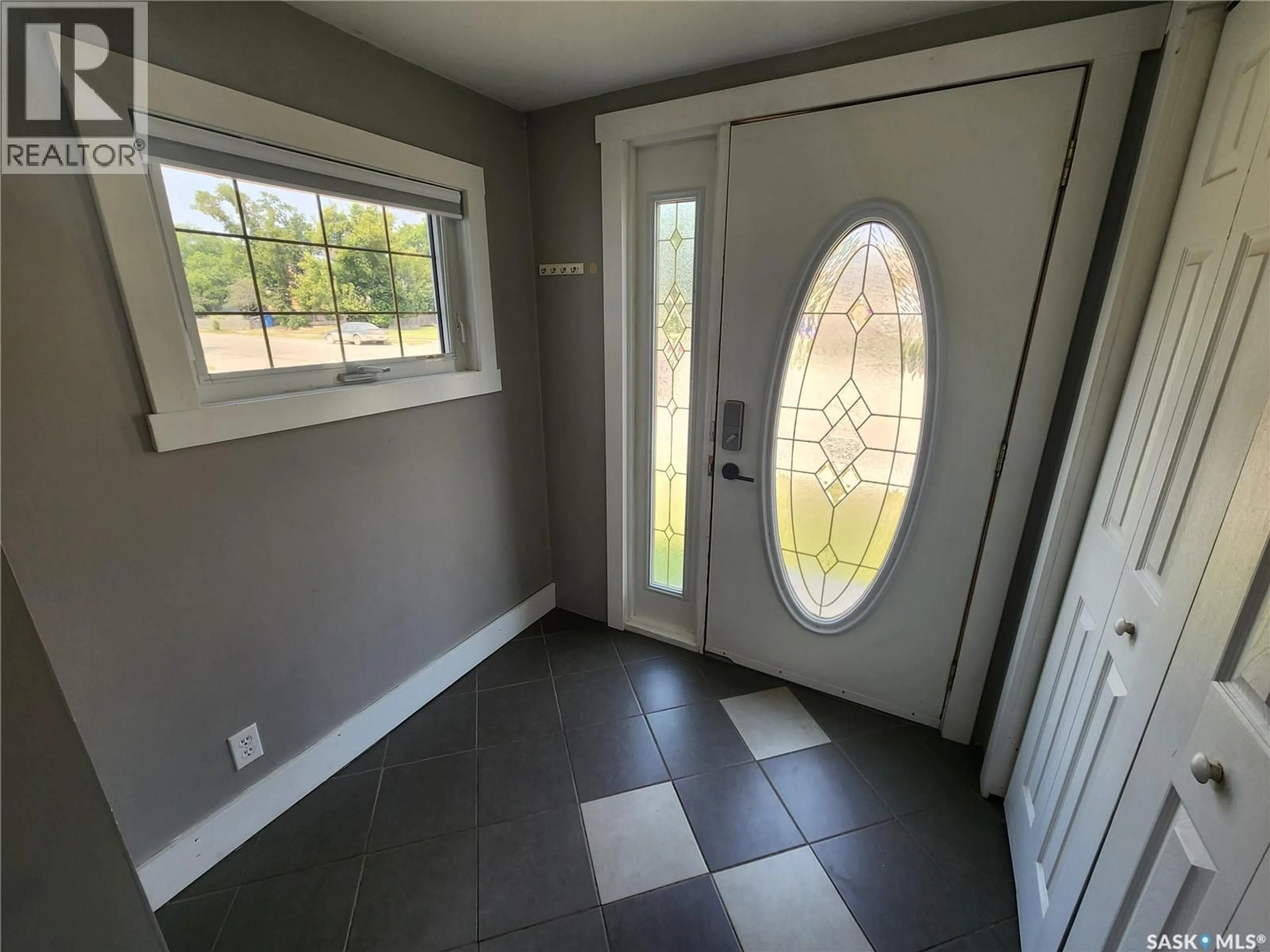 Indoor entryway for 430 3RD STREET, Estevan Saskatchewan S4A0P2