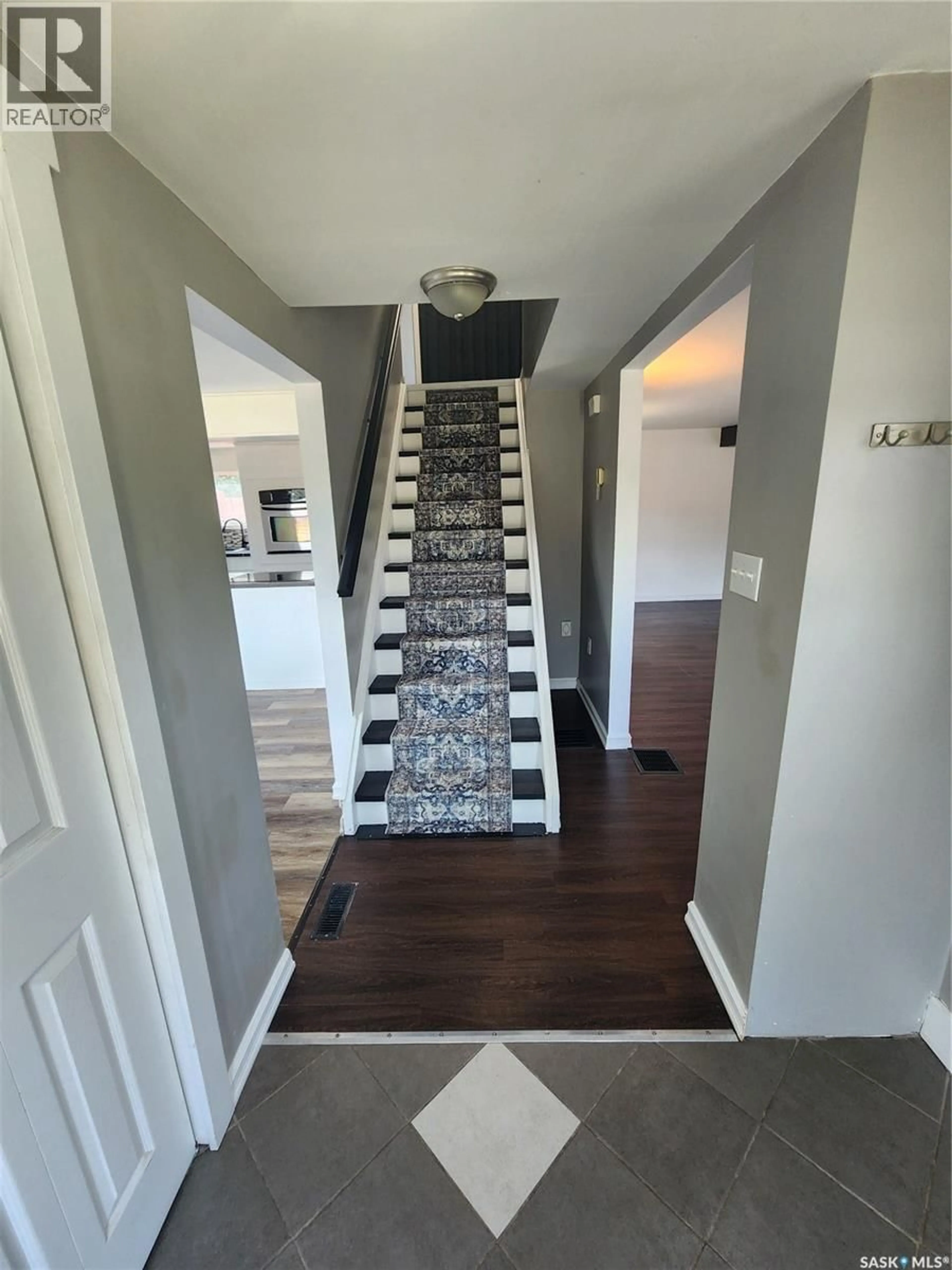 Indoor entryway for 430 3RD STREET, Estevan Saskatchewan S4A0P2