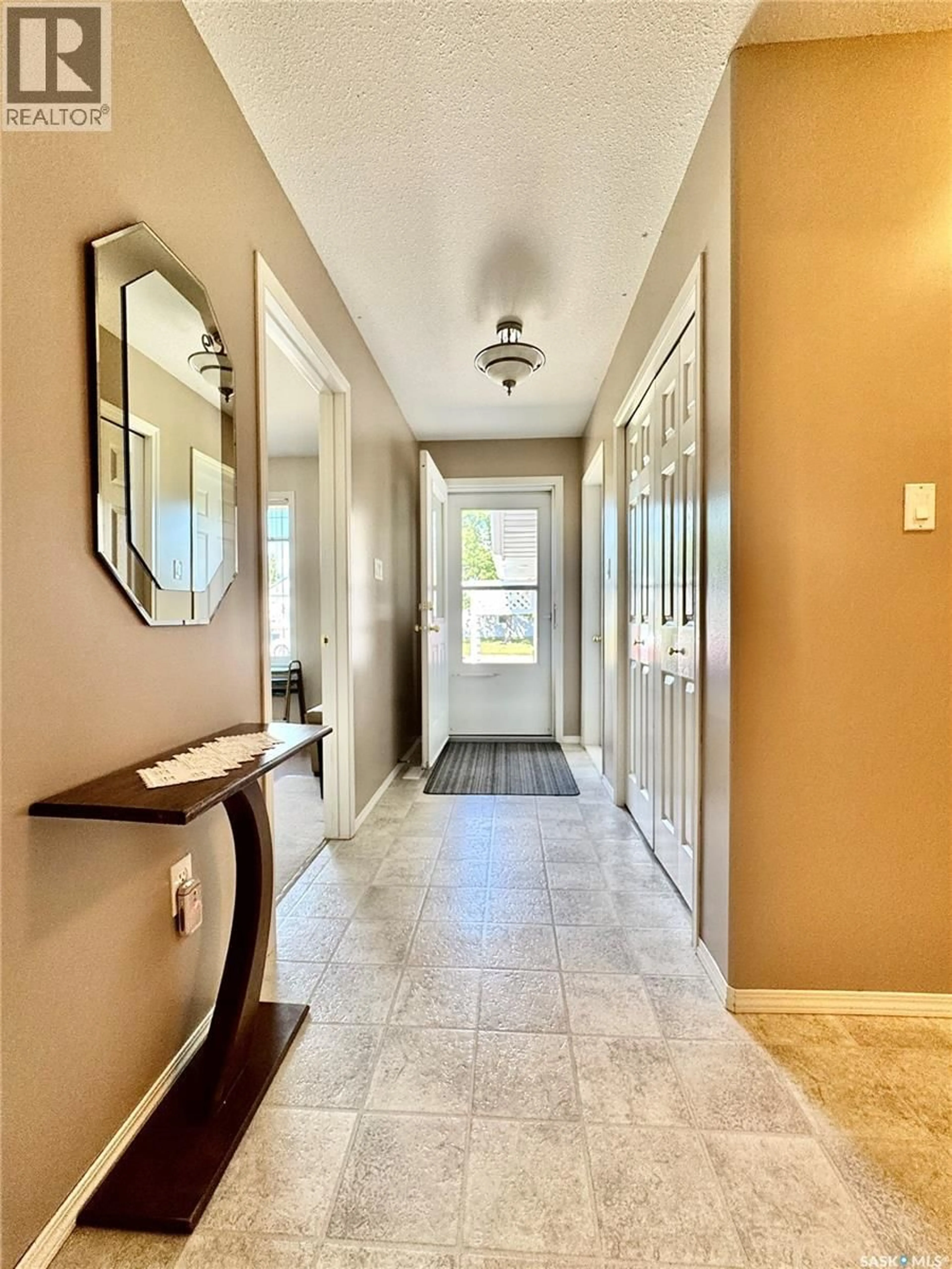 Indoor entryway for 105 RUSSELL DRIVE, Yorkton Saskatchewan S3N4E8