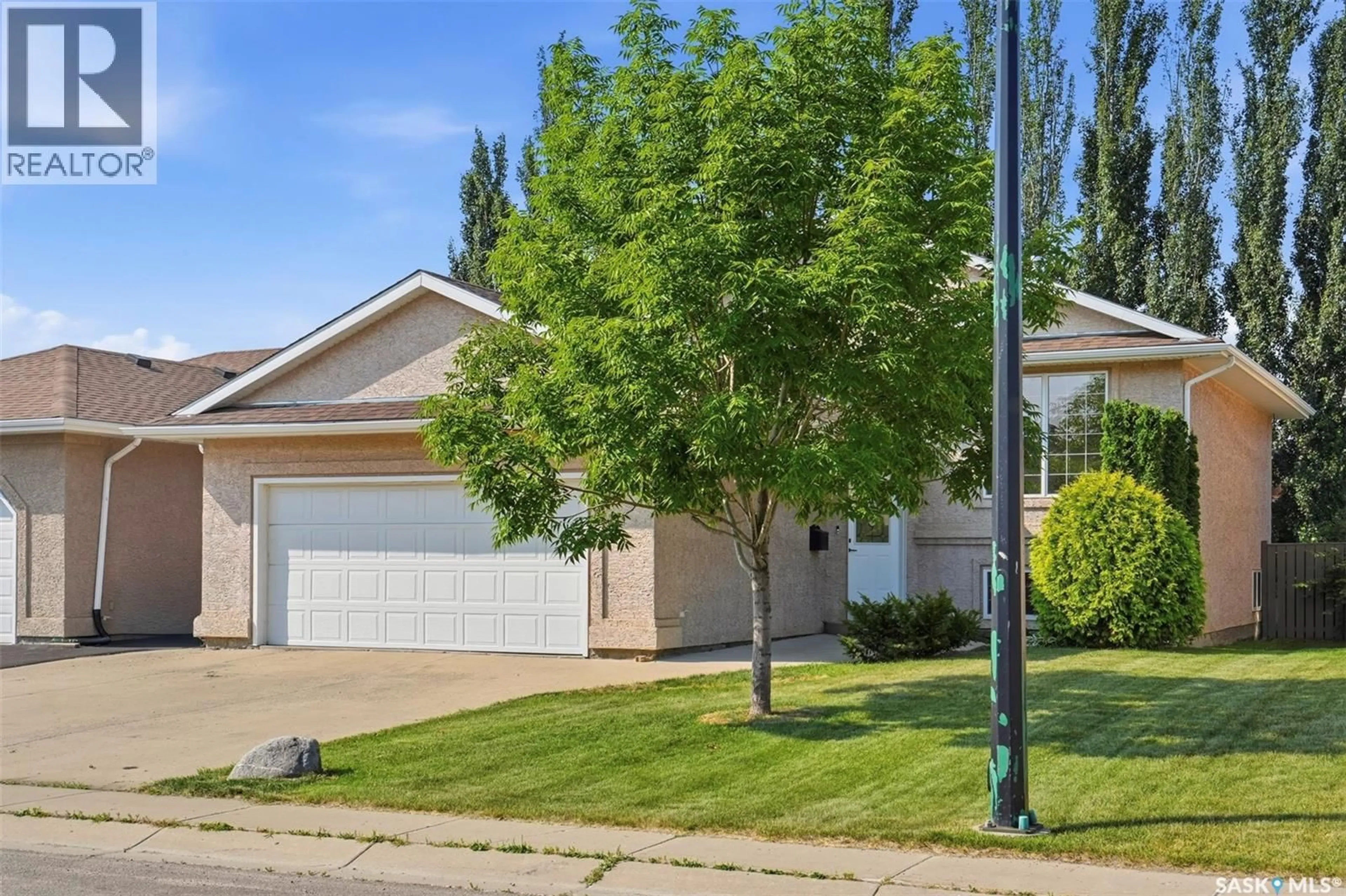 Home with vinyl exterior material, street for 418 GREAVES CRESCENT, Saskatoon Saskatchewan S7W1A9