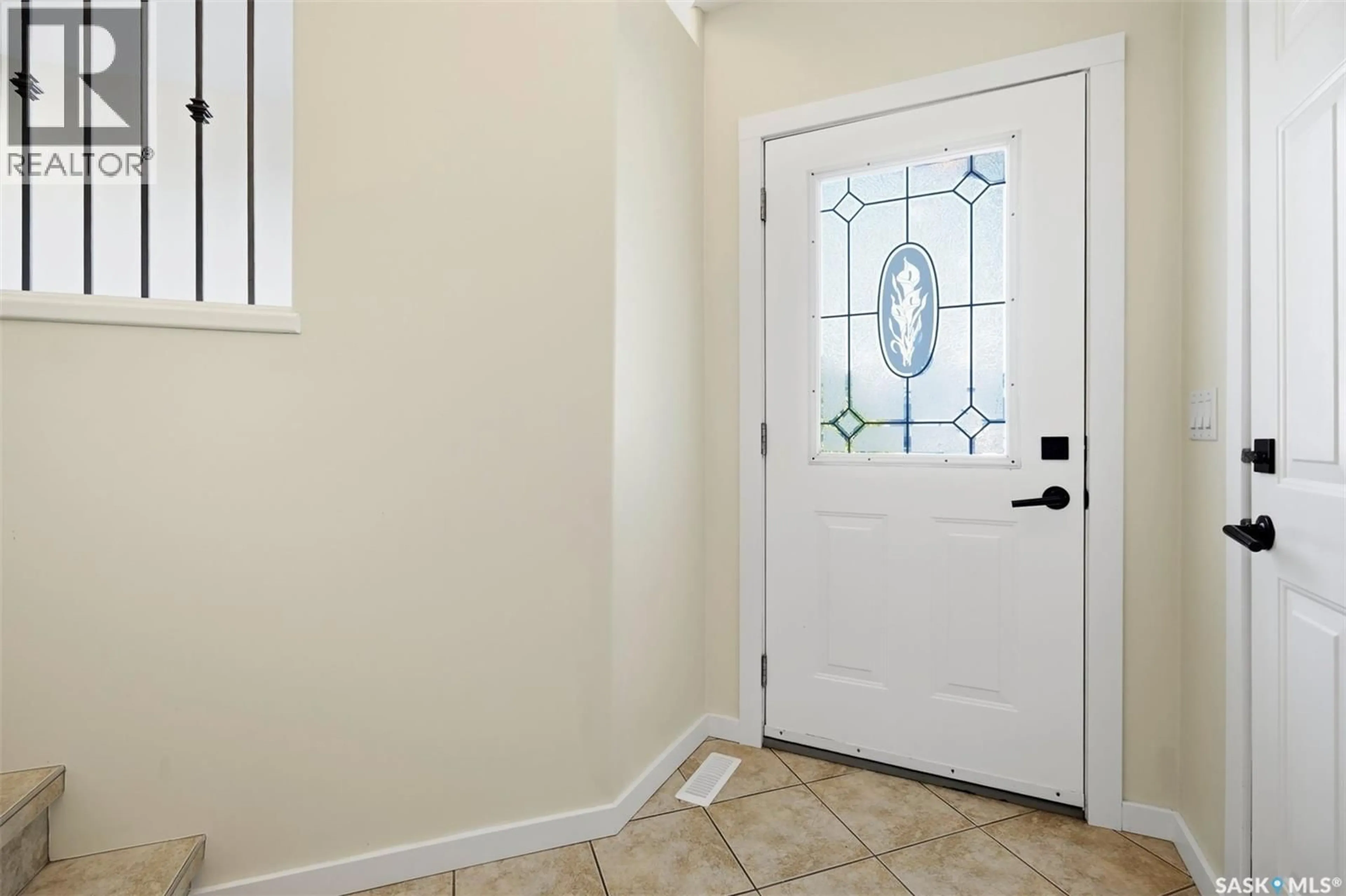 Indoor entryway for 418 GREAVES CRESCENT, Saskatoon Saskatchewan S7W1A9