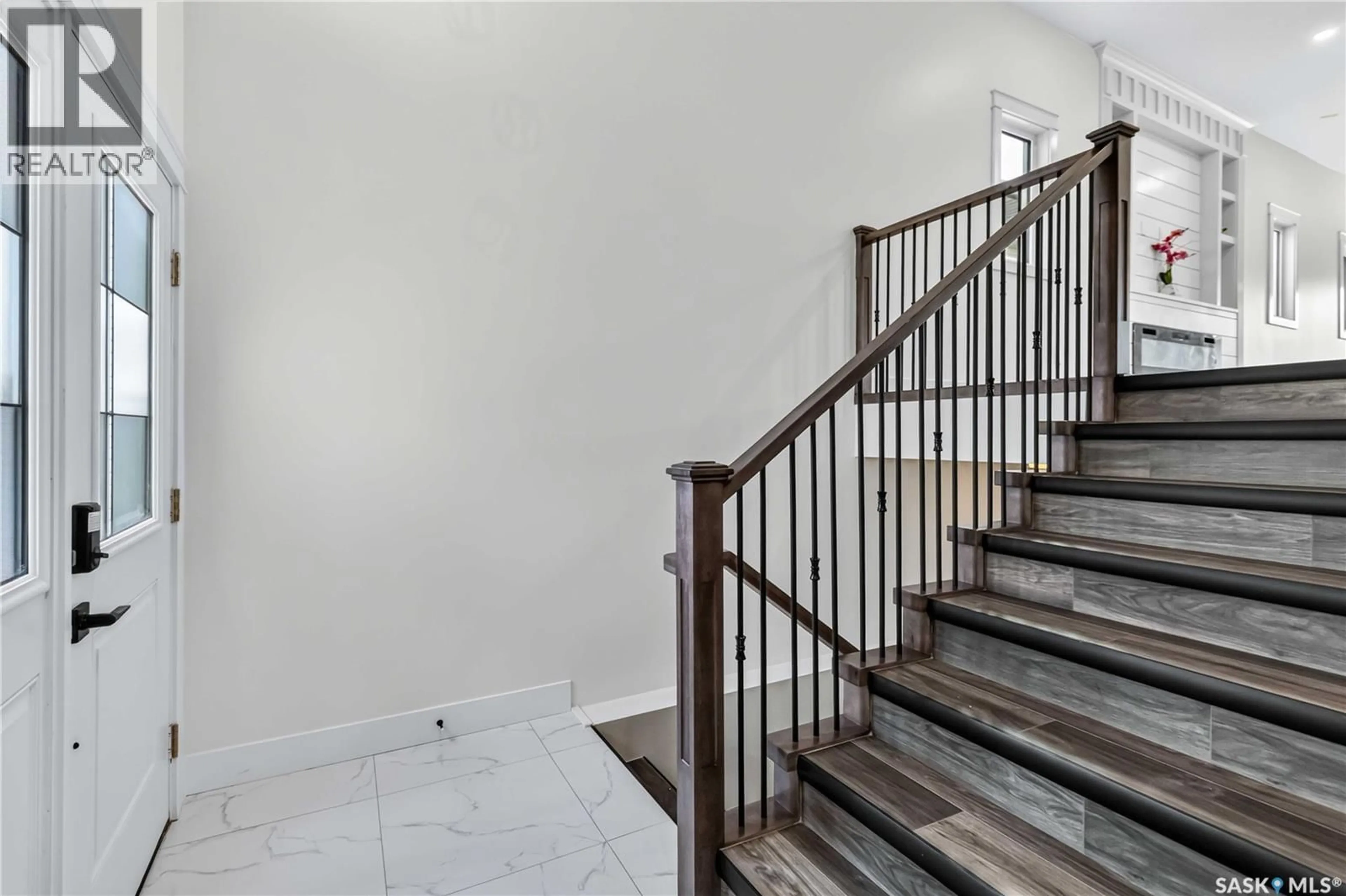 Stairs for 1211 NIGHTINGALE TERRACE, Saskatoon Saskatchewan S7L7N5