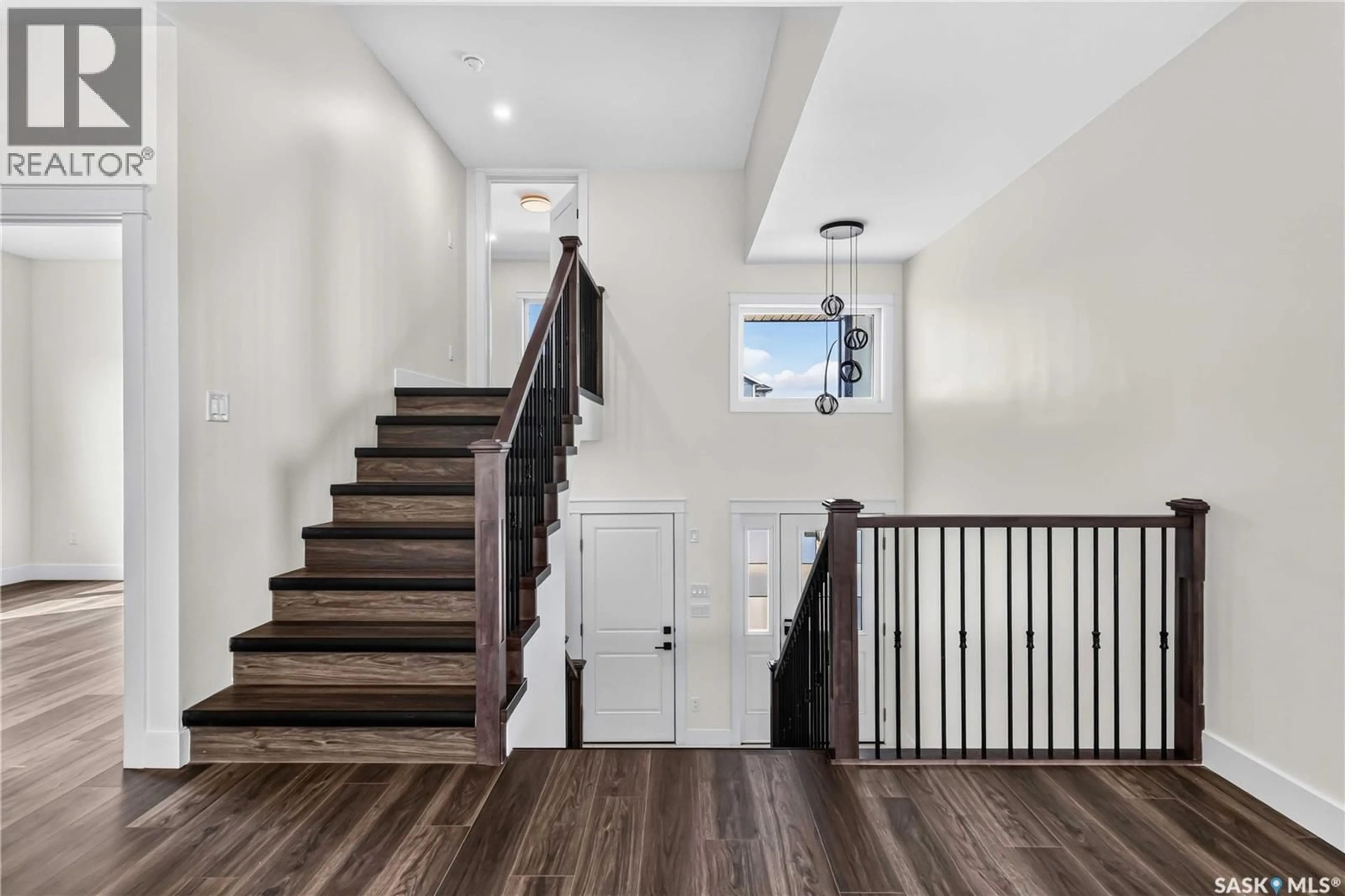 Stairs for 1211 NIGHTINGALE TERRACE, Saskatoon Saskatchewan S7L7N5