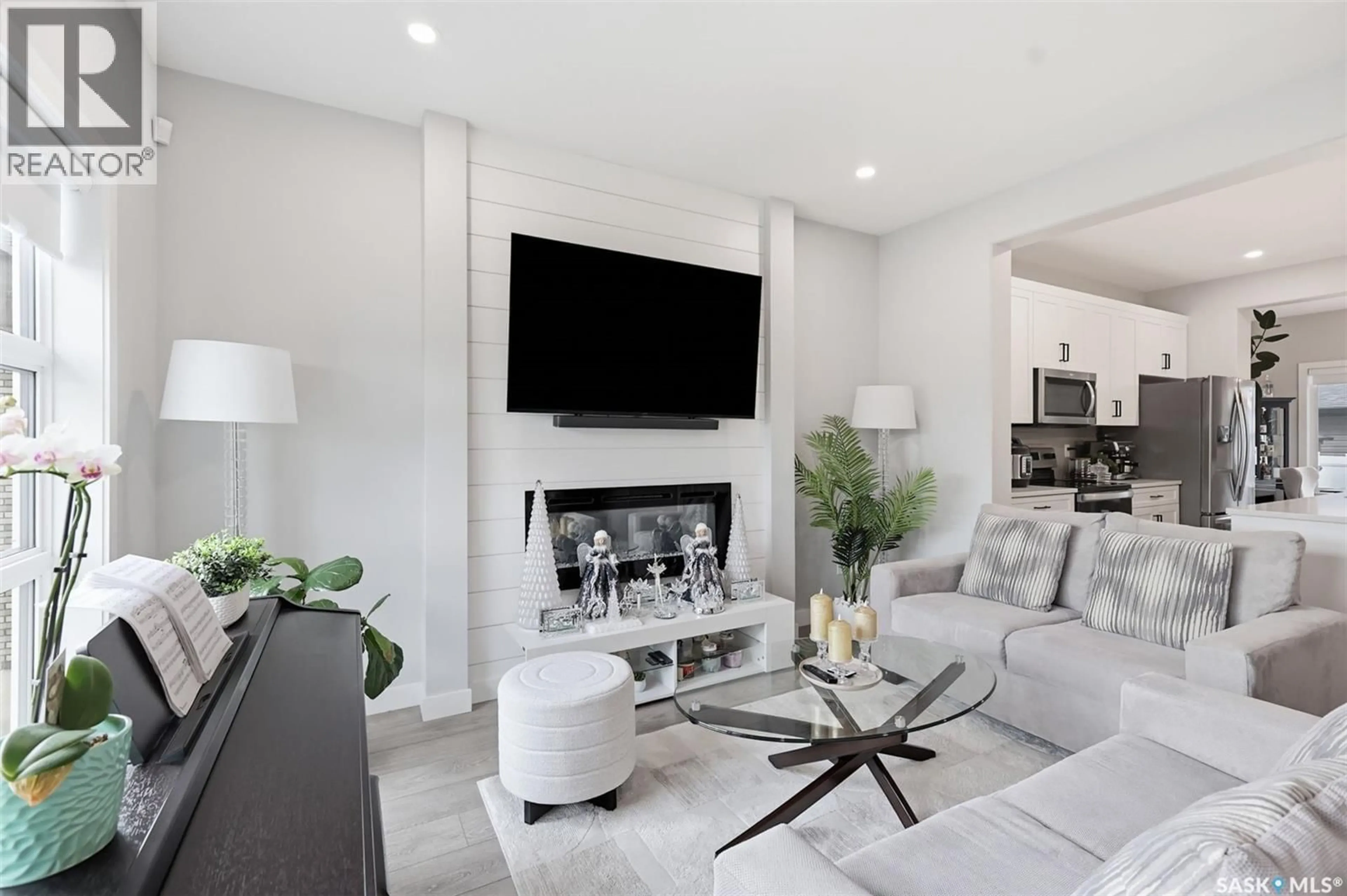 Living room with furniture, unknown for 258 BRIGHTON BOULEVARD, Saskatoon Saskatchewan S7V0V8