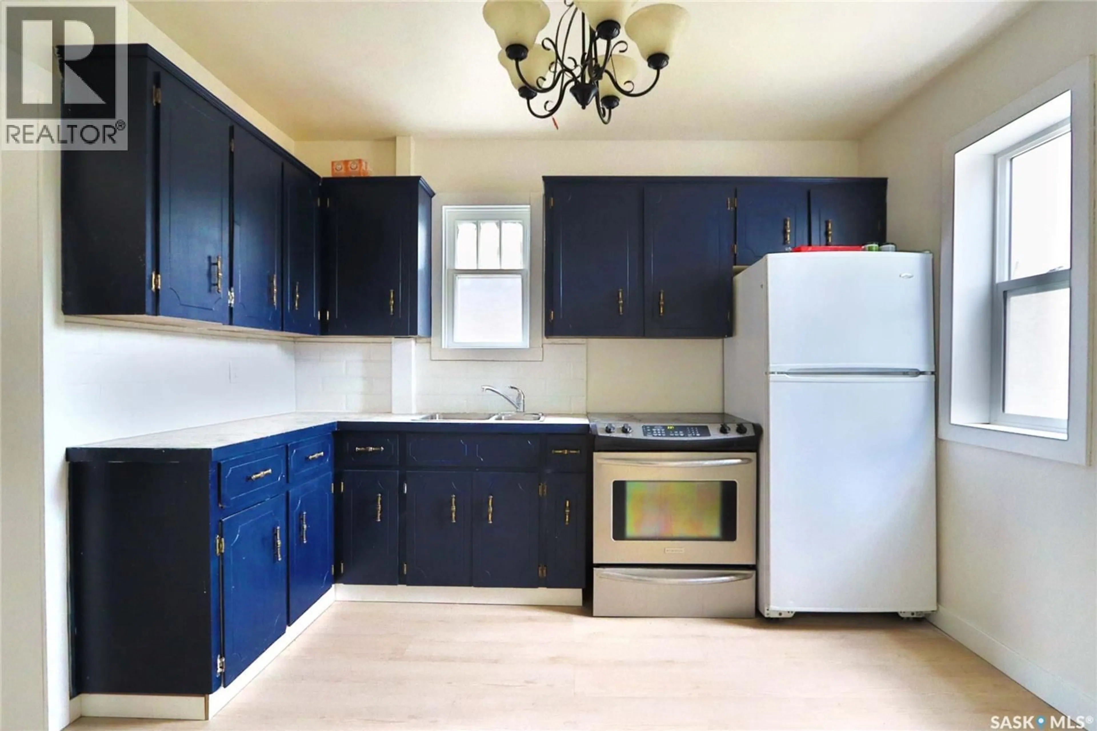 Standard kitchen, unknown for 1750 WALLACE STREET, Regina Saskatchewan S4N3Z6