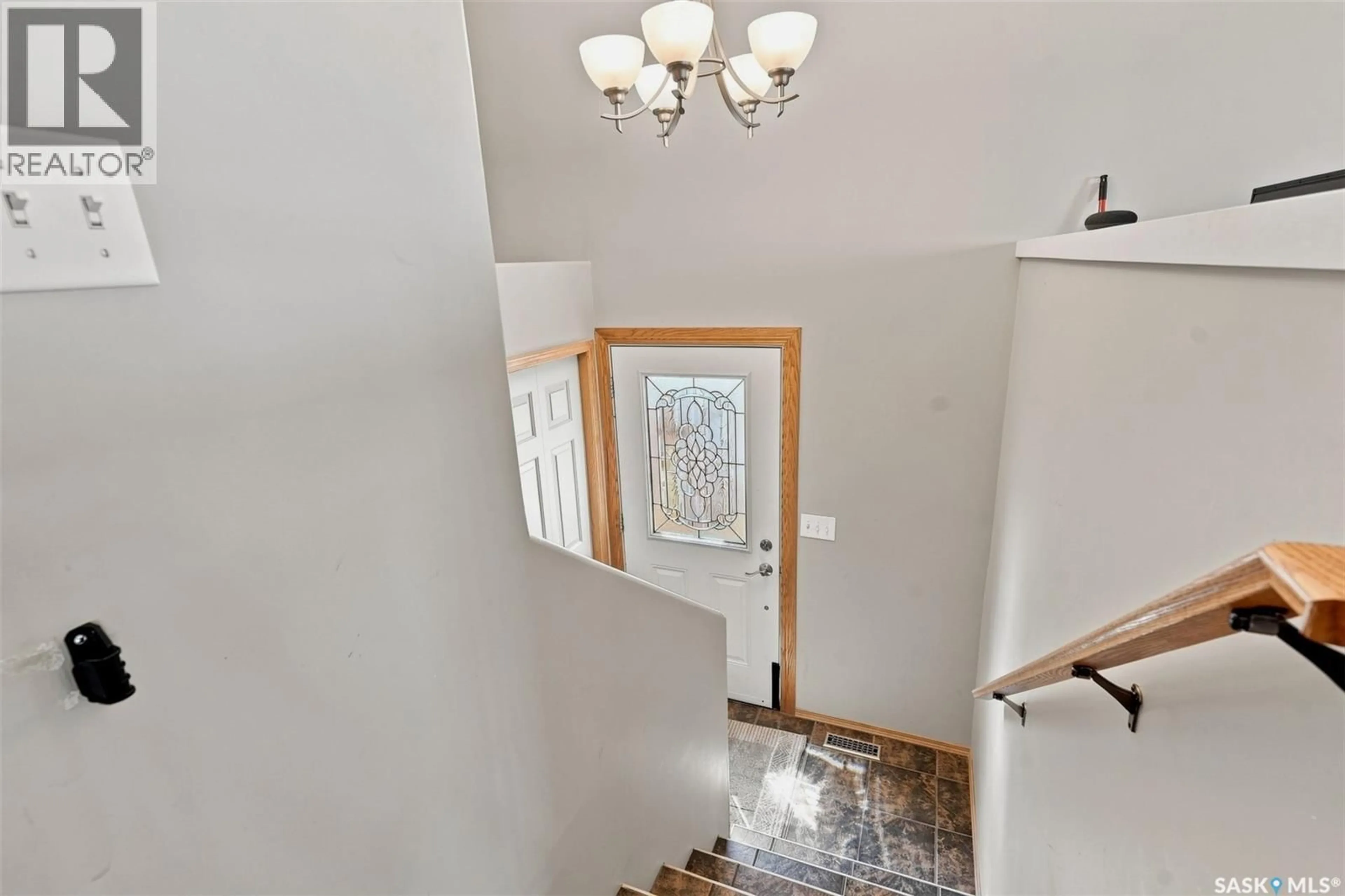 Indoor foyer for 615 PETERS STREET, Warman Saskatchewan S0K4S0