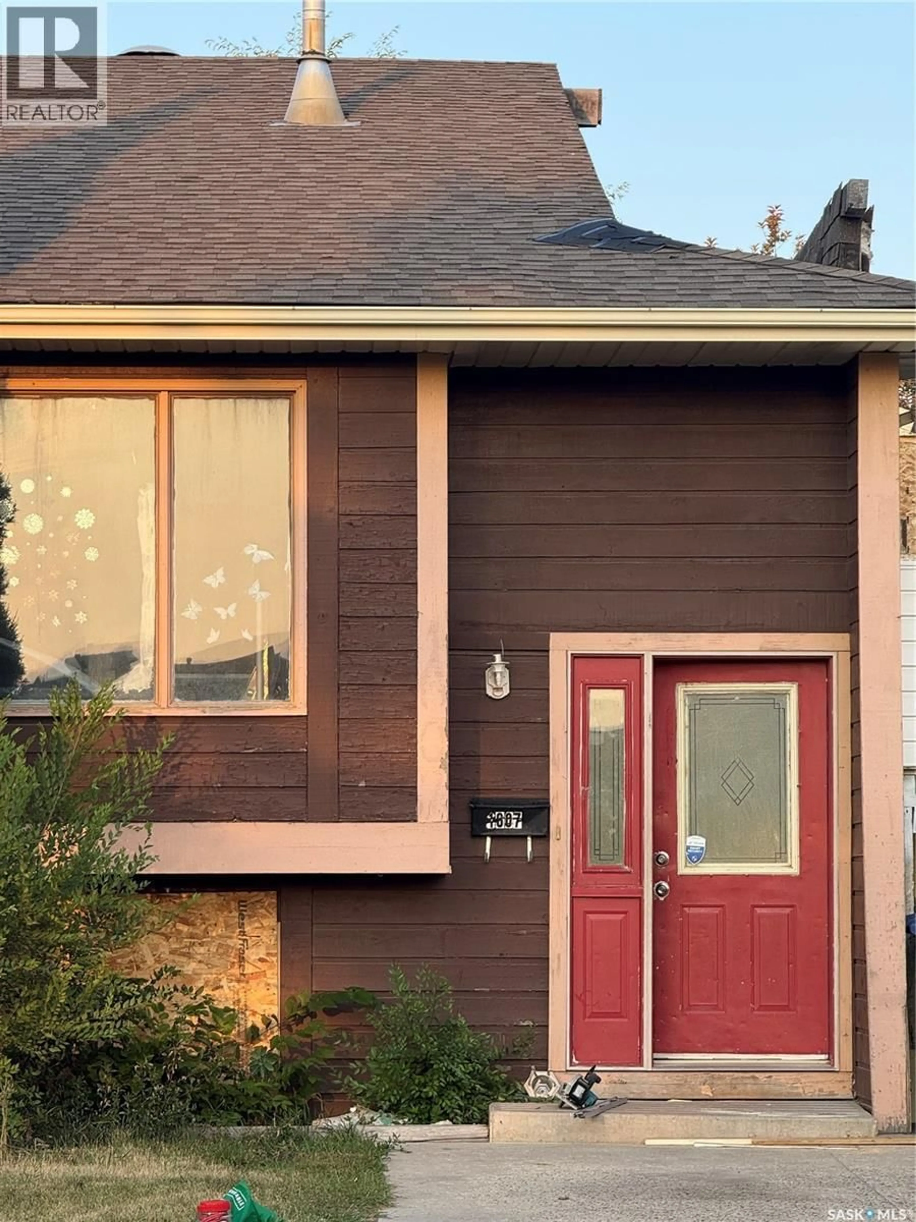 Home with vinyl exterior material, street for 1607 ACADIA DRIVE, Saskatoon Saskatchewan S7H5K7