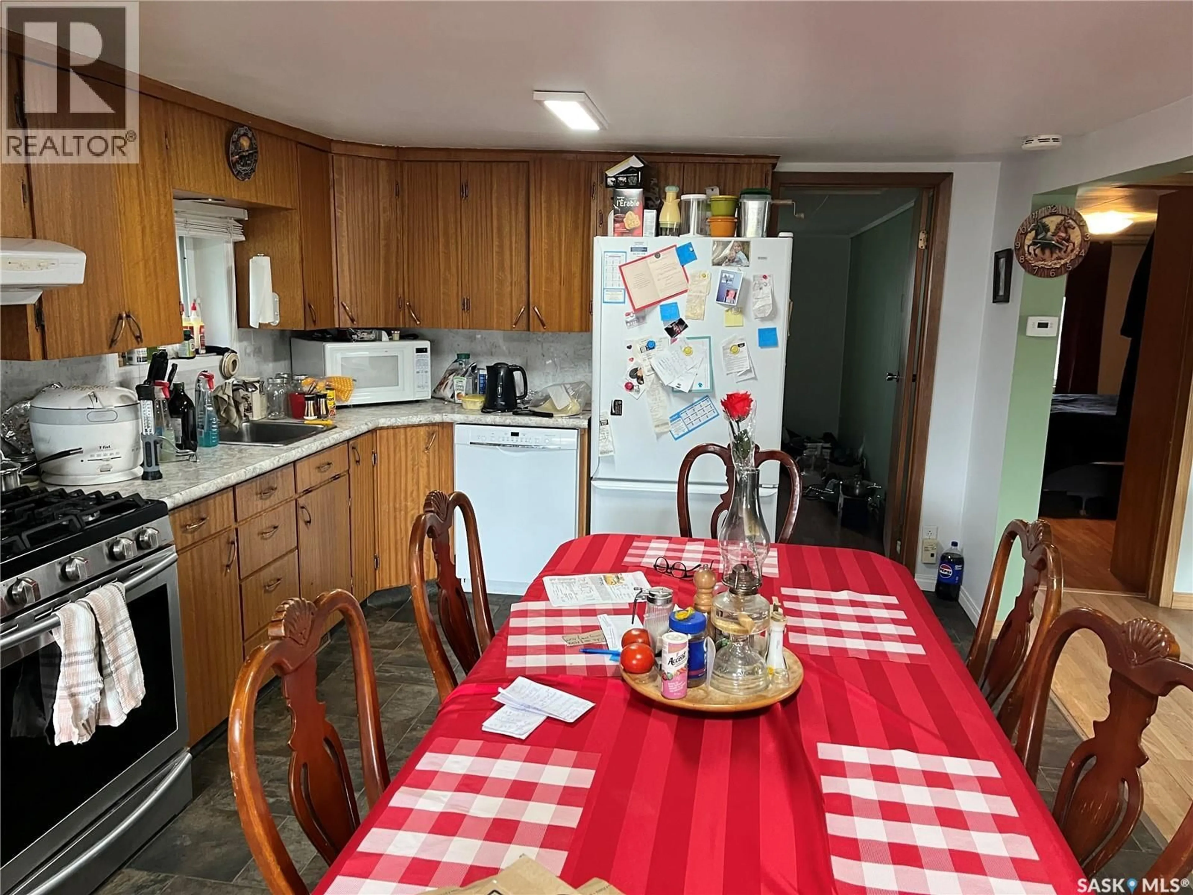 Standard kitchen, unknown for 9 2ND STREET, Willow Bunch Saskatchewan S0H4K0
