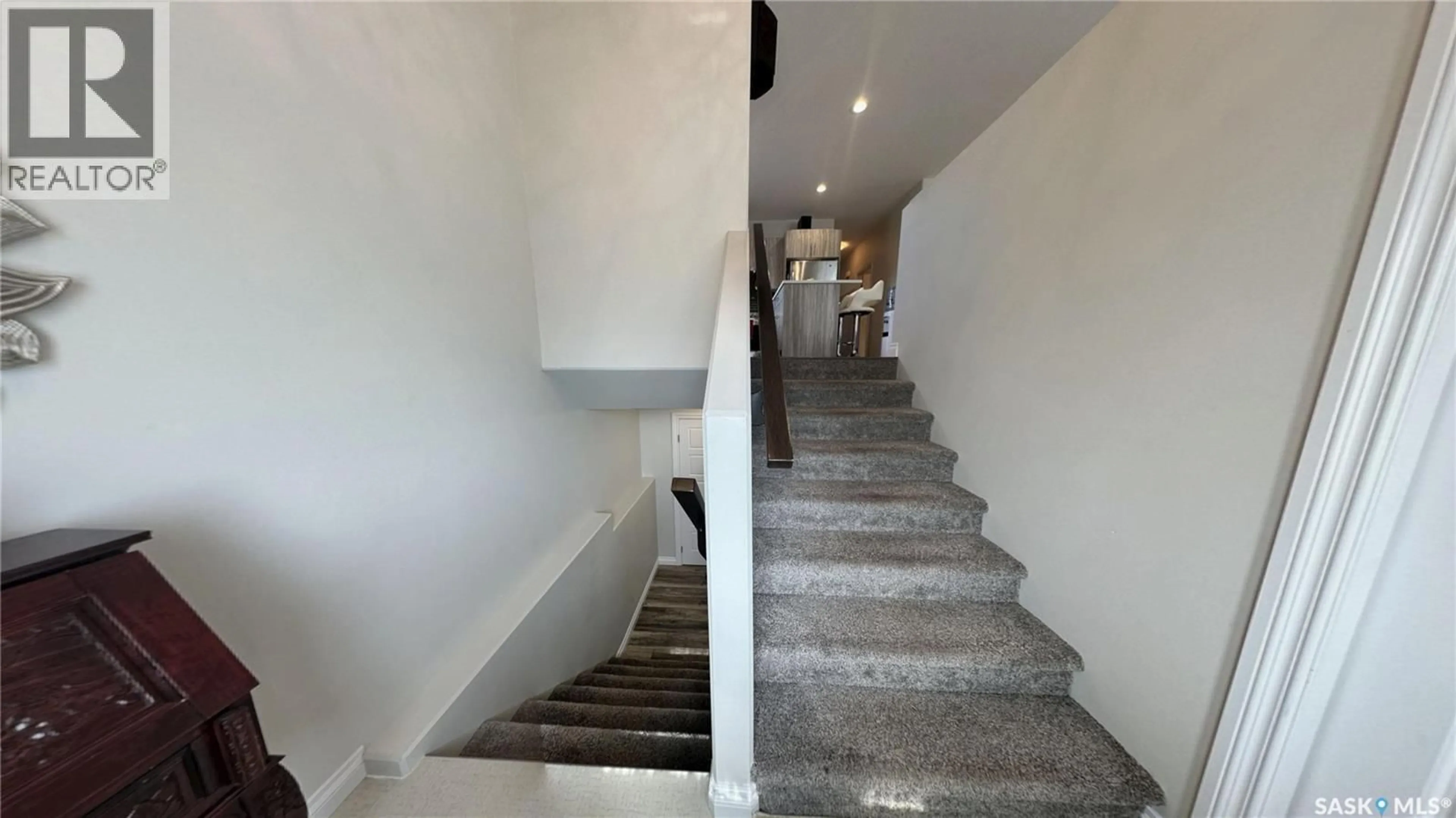 Stairs for 4046 33RD STREET, Saskatoon Saskatchewan S7L0V6