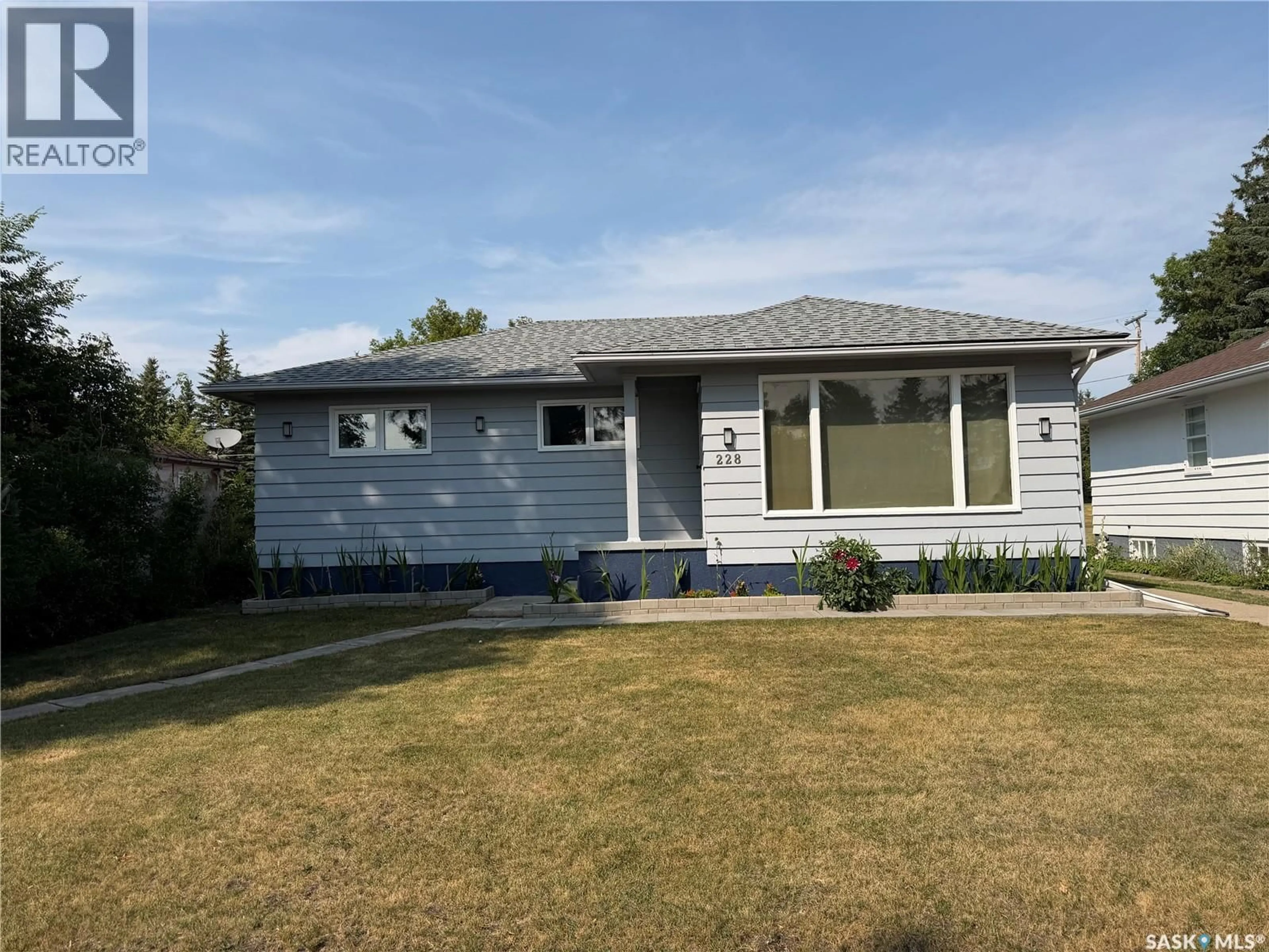 Home with vinyl exterior material, street for 228 8TH AVENUE, Melville Saskatchewan S0A2P0