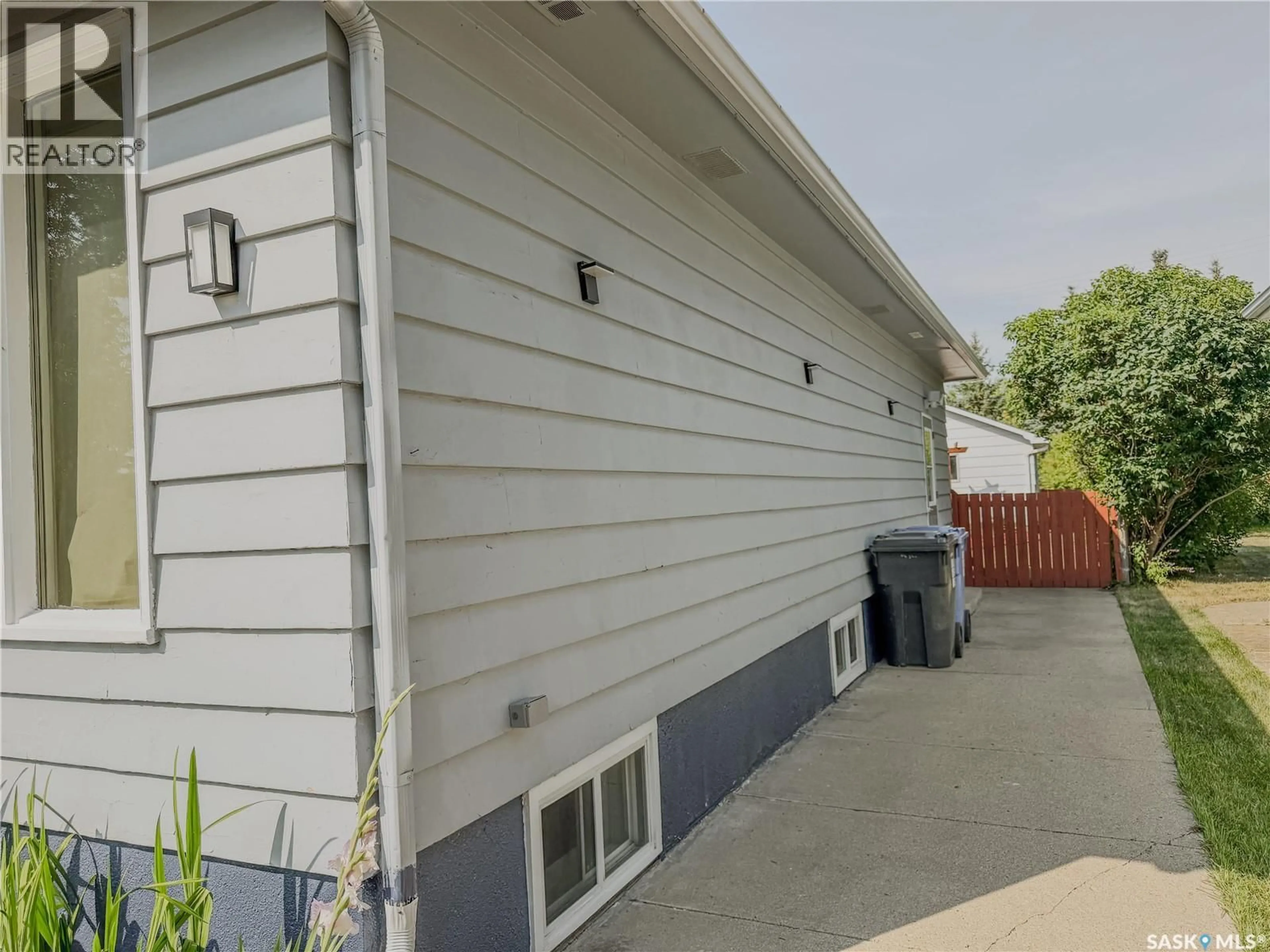 Home with vinyl exterior material, street for 228 8TH AVENUE, Melville Saskatchewan S0A2P0