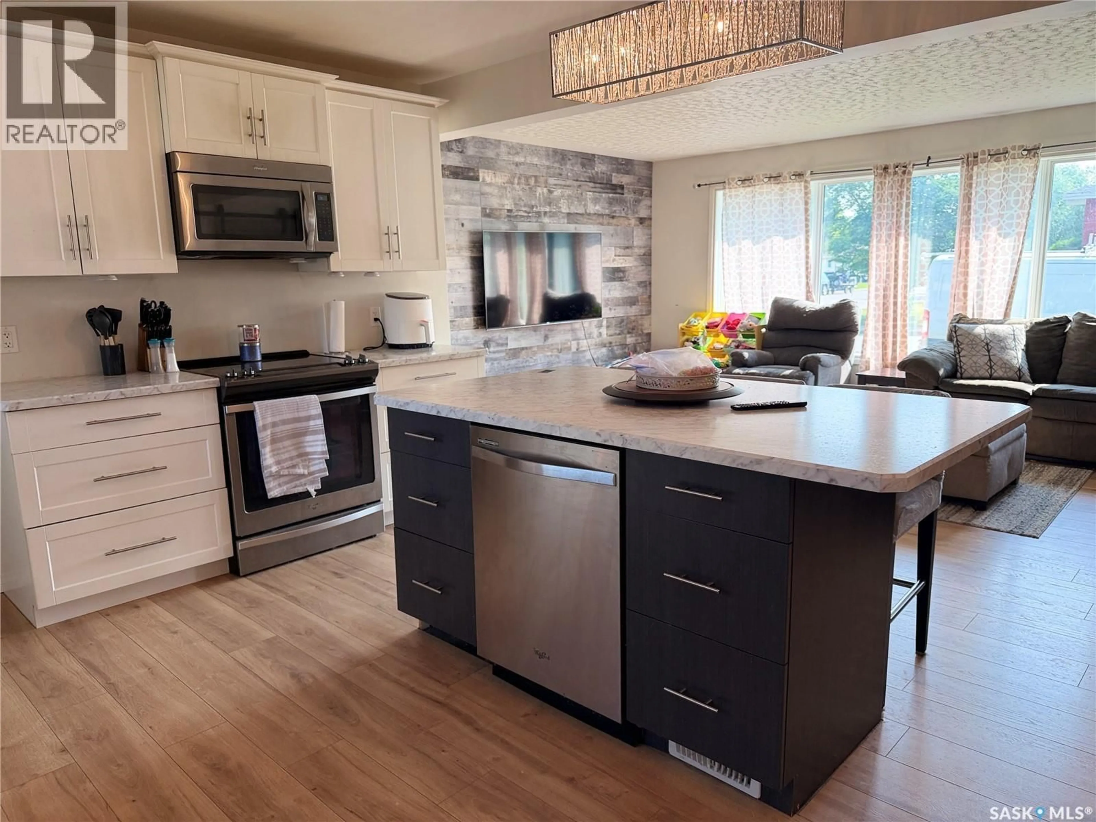 Open concept kitchen, unknown for 939 7TH STREET, Humboldt Saskatchewan S0K2A0