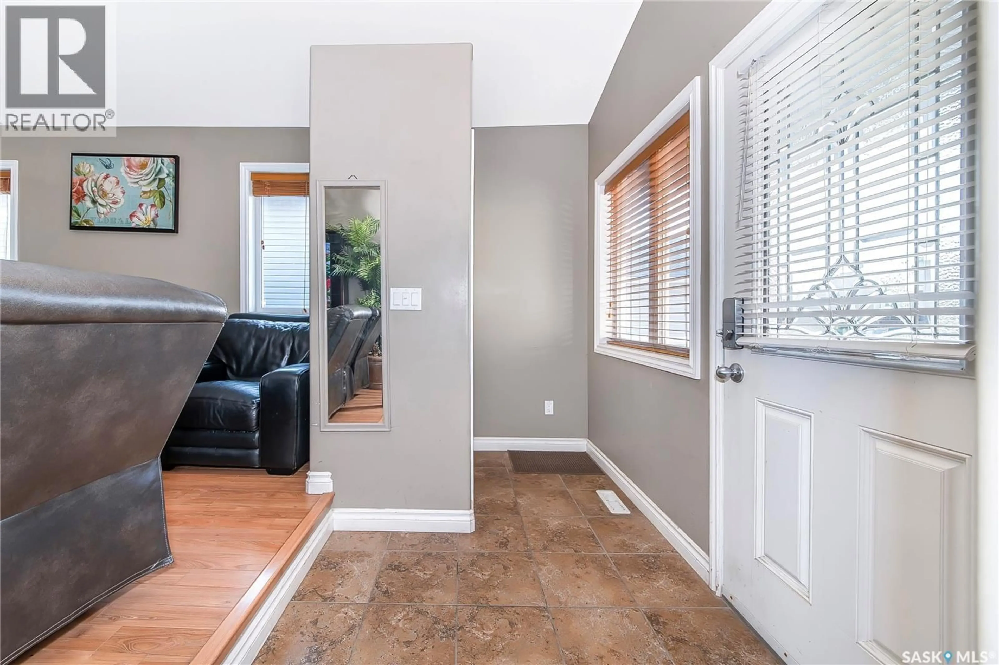Indoor entryway for 3347 MCCLOCKLIN ROAD, Saskatoon Saskatchewan S7R0B3