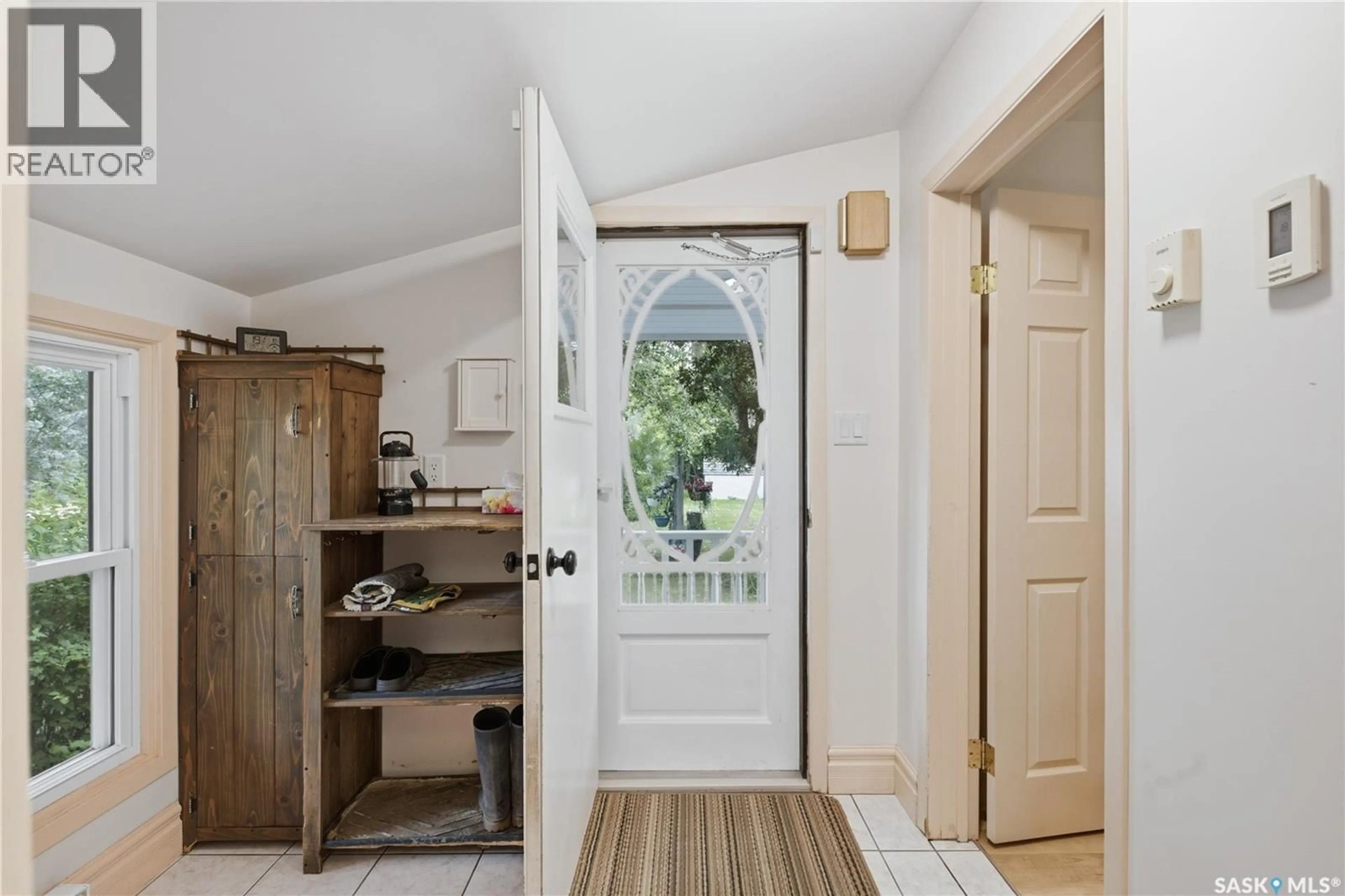 Indoor entryway for FLYING CREEK HOMESTEAD, Lumsden Rm No. 189 Saskatchewan S0G3C0