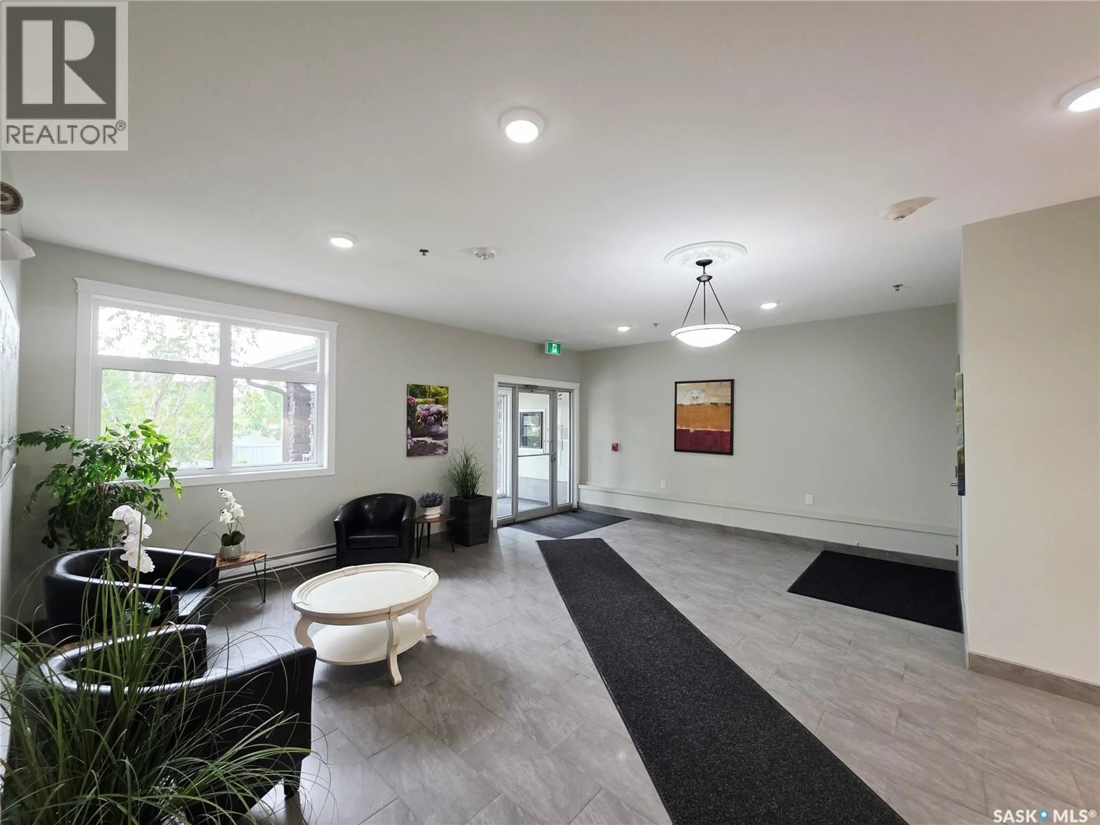 Indoor foyer for 106 - 3630 HAUGHTON ROAD, Regina Saskatchewan S4V1P1