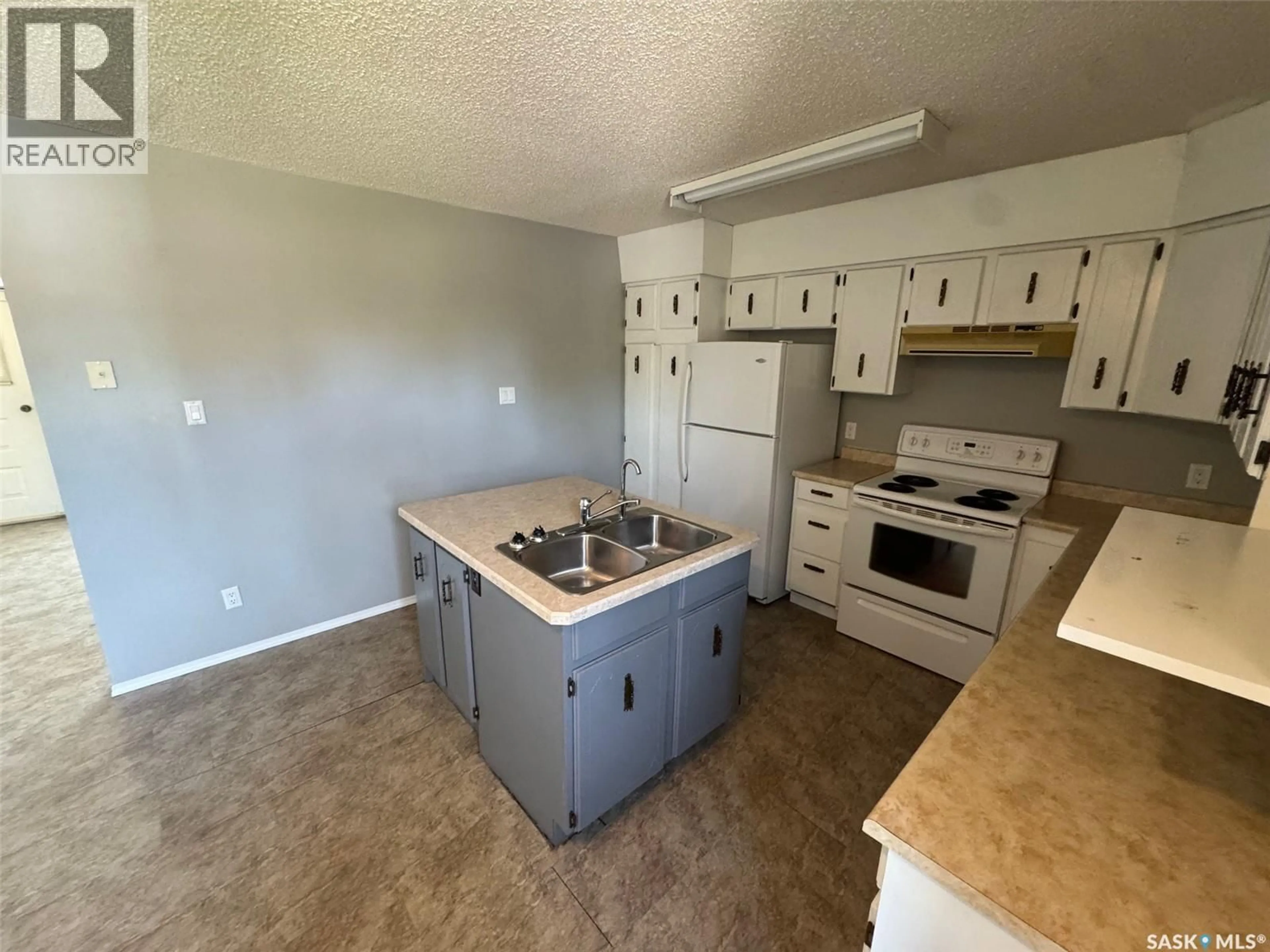 Standard kitchen, unknown for 817 97TH AVENUE, Tisdale Saskatchewan S0E1T0