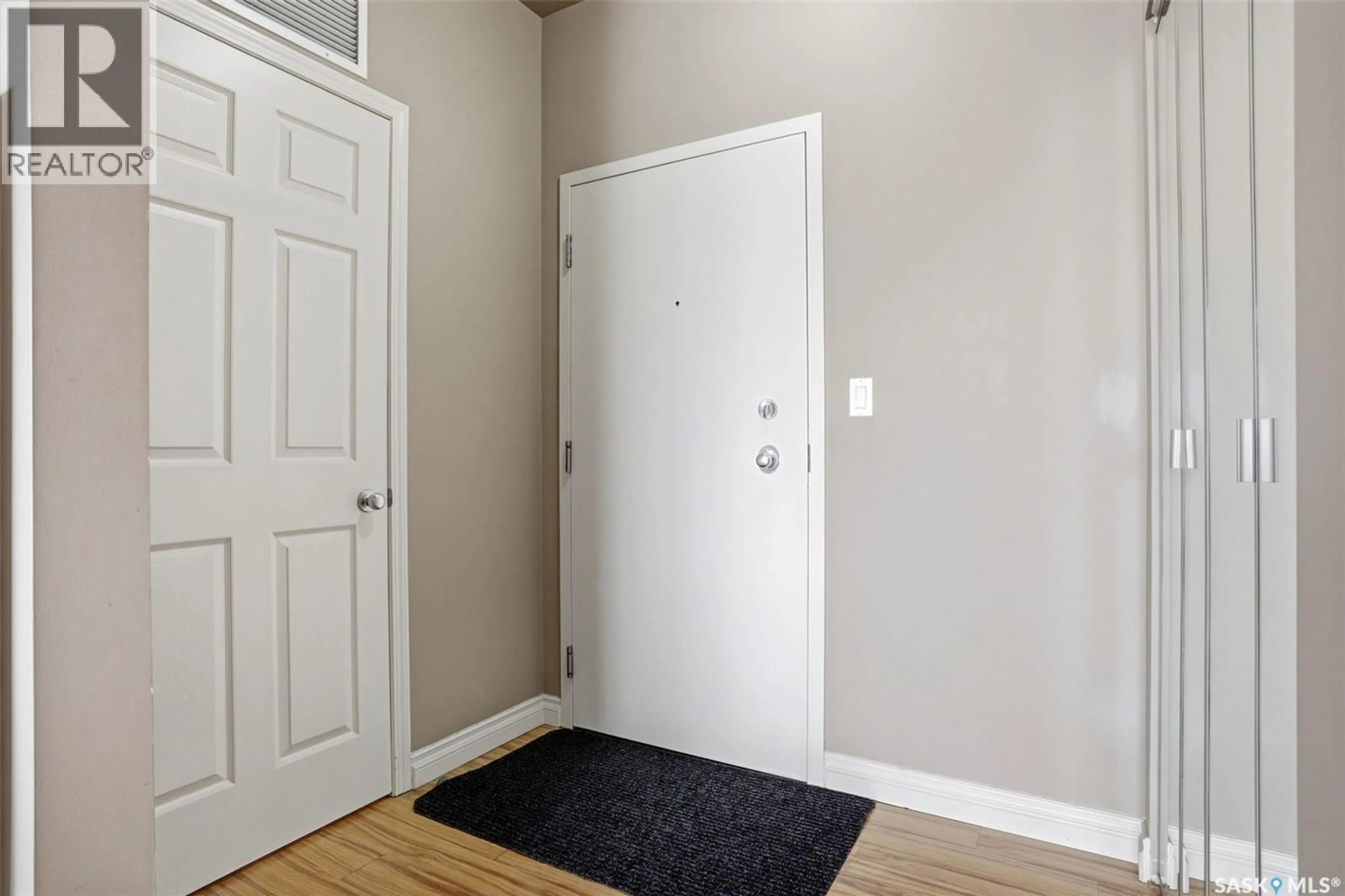 Indoor entryway for 1867 - 1103 HAMILTON STREET, Regina Saskatchewan S4P2C2