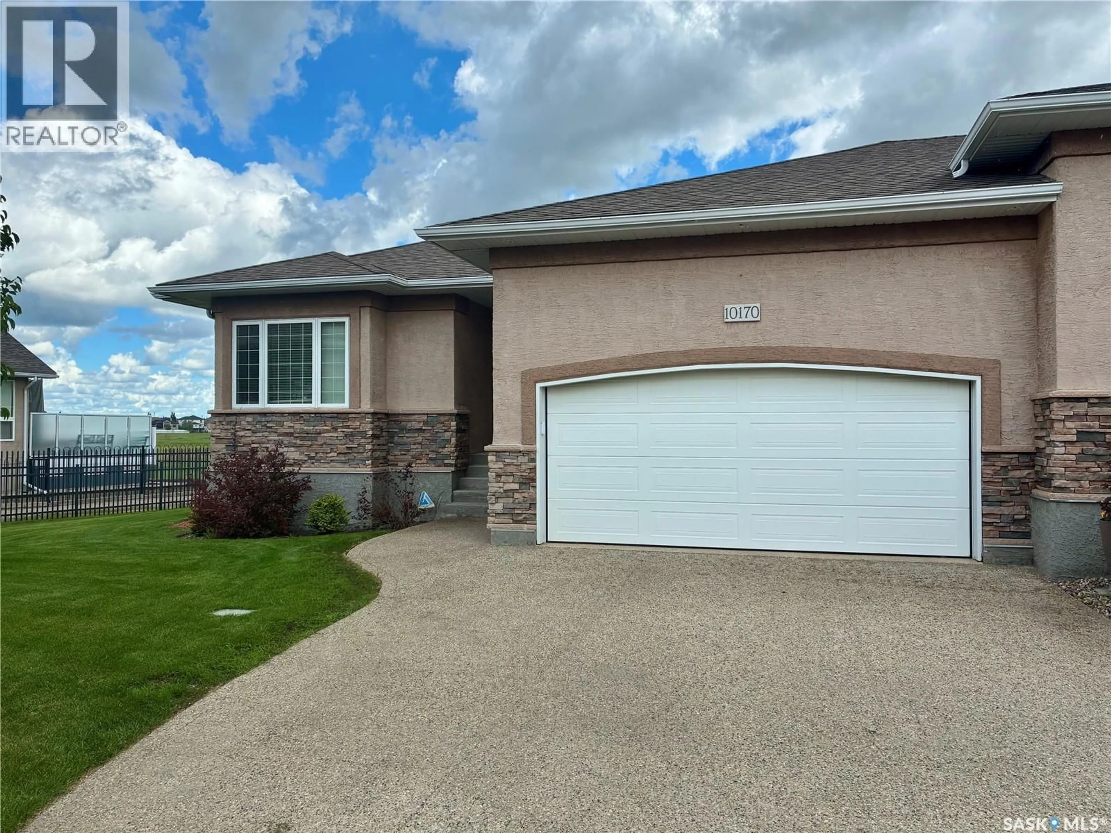 Home with vinyl exterior material, water/lake/river/ocean view for 10170 WASCANA ESTATES, Regina Saskatchewan S4V3E5