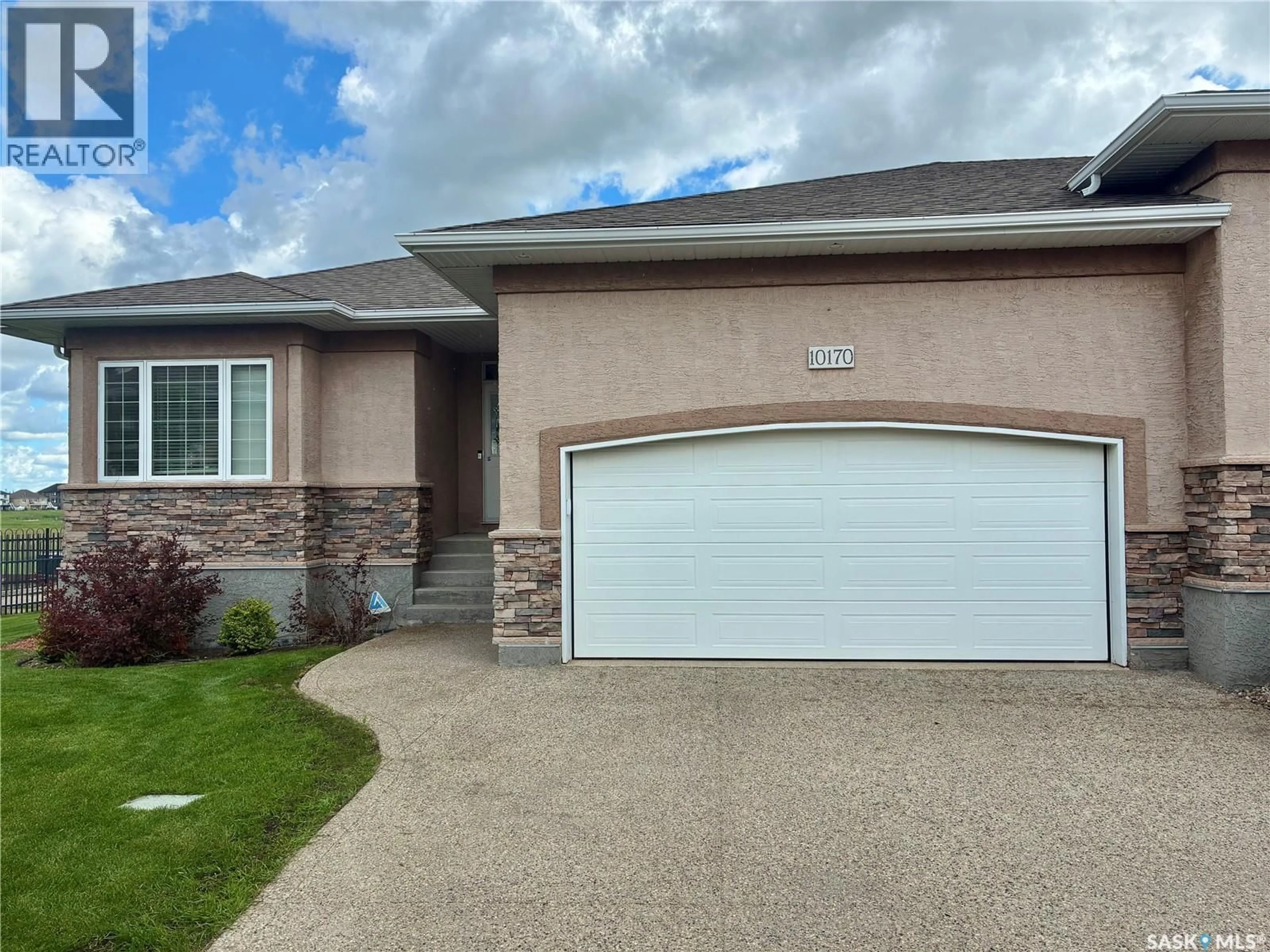 Home with vinyl exterior material, street for 10170 WASCANA ESTATES, Regina Saskatchewan S4V3E5