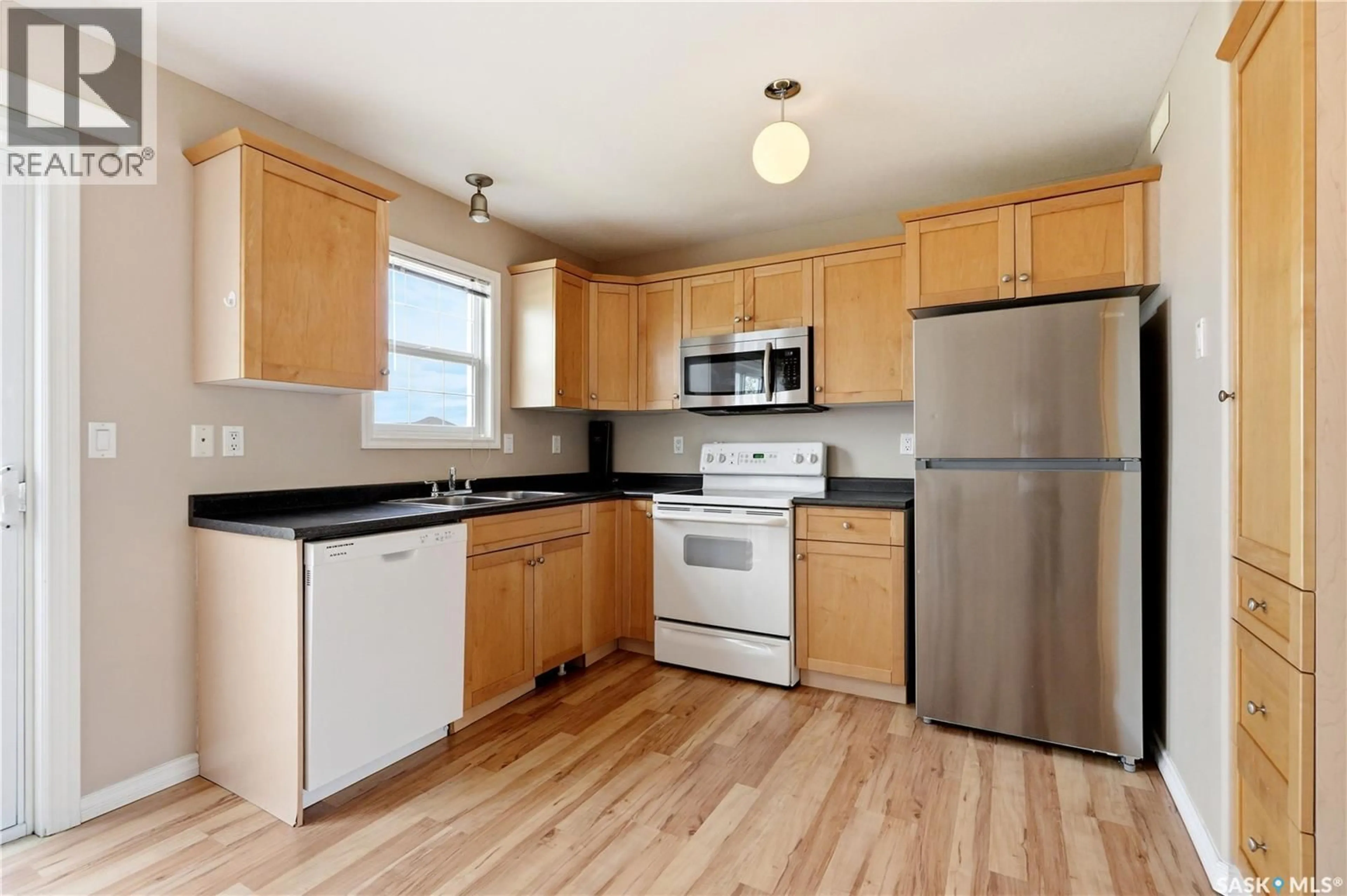 Standard kitchen, unknown for 118 - 52 PAWLYCHENKO LANE, Saskatoon Saskatchewan S7V1K1