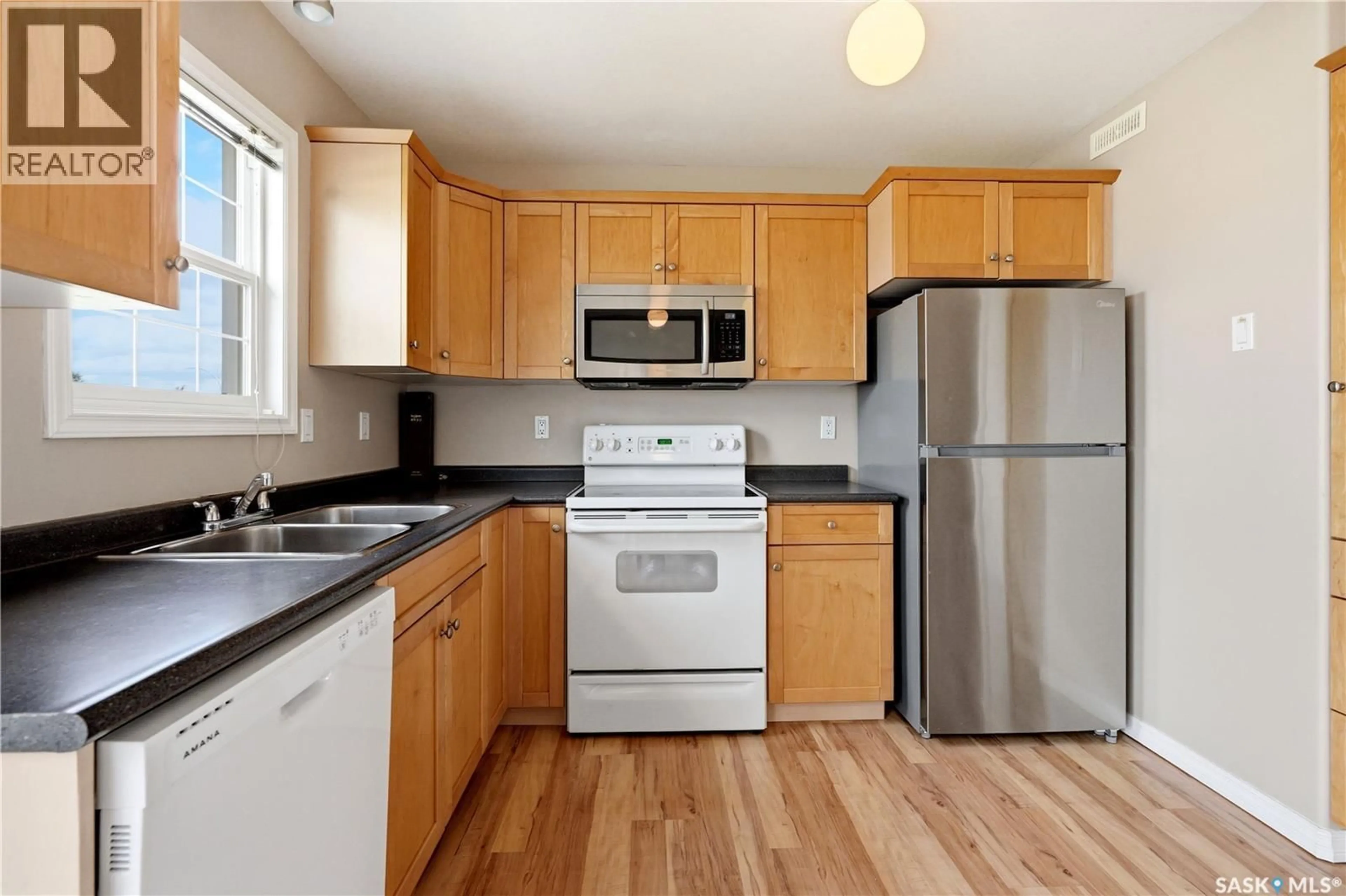 Standard kitchen, unknown for 118 - 52 PAWLYCHENKO LANE, Saskatoon Saskatchewan S7V1K1